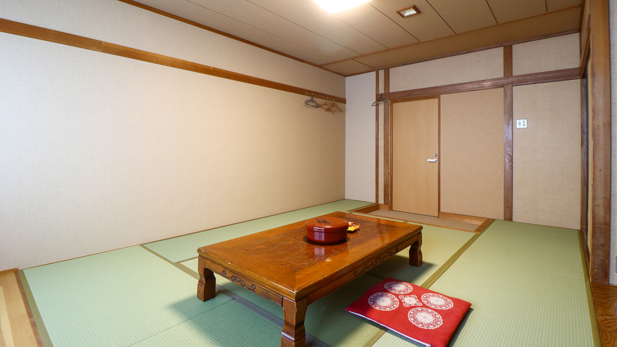 #ぶな　旅の荷物を広げてもゆとりのある広さです