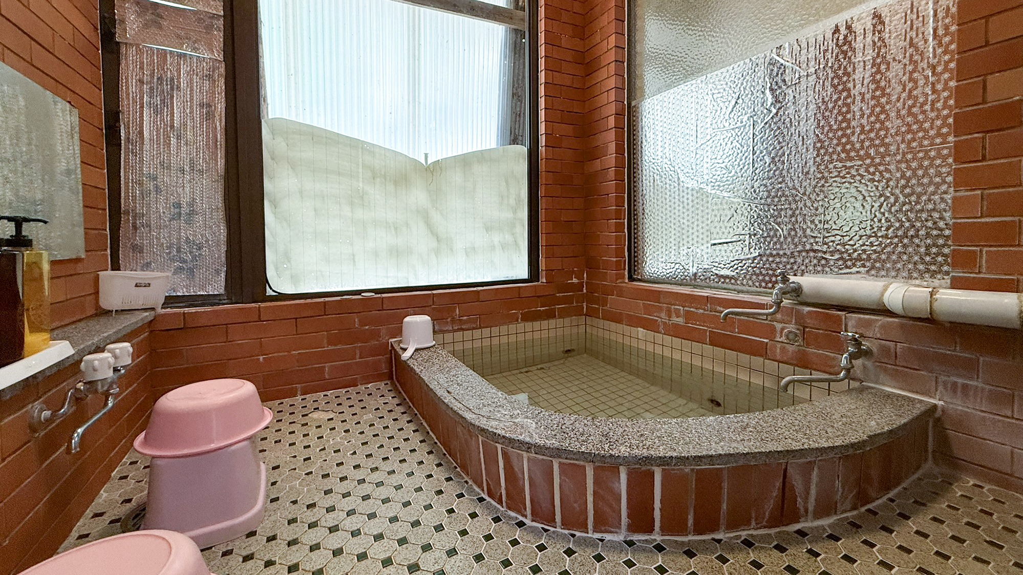 #女湯　男湯・女湯はそれぞれ独立しております