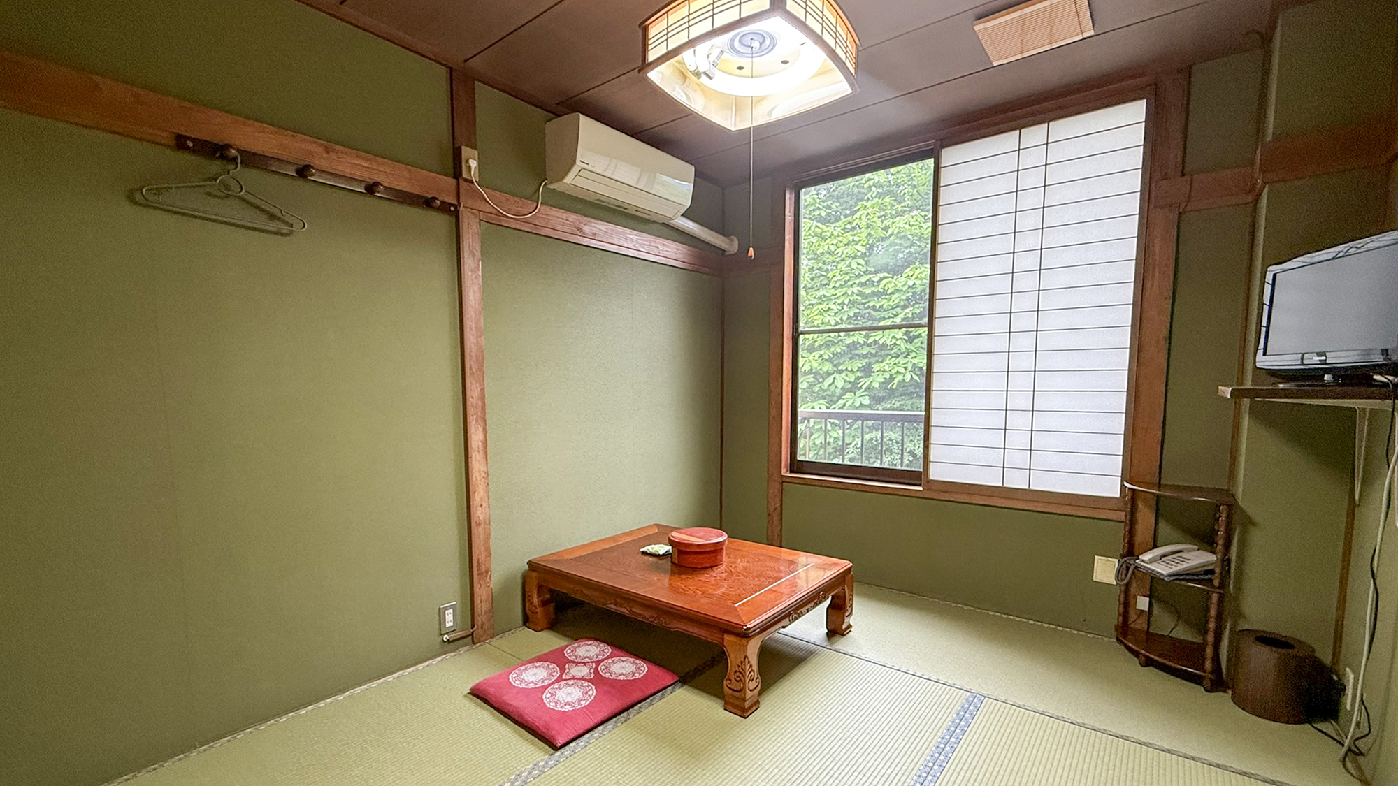 #多層民家　ひとり旅にも最適な、畳の香りに包まれる落ち着きの6畳和室です