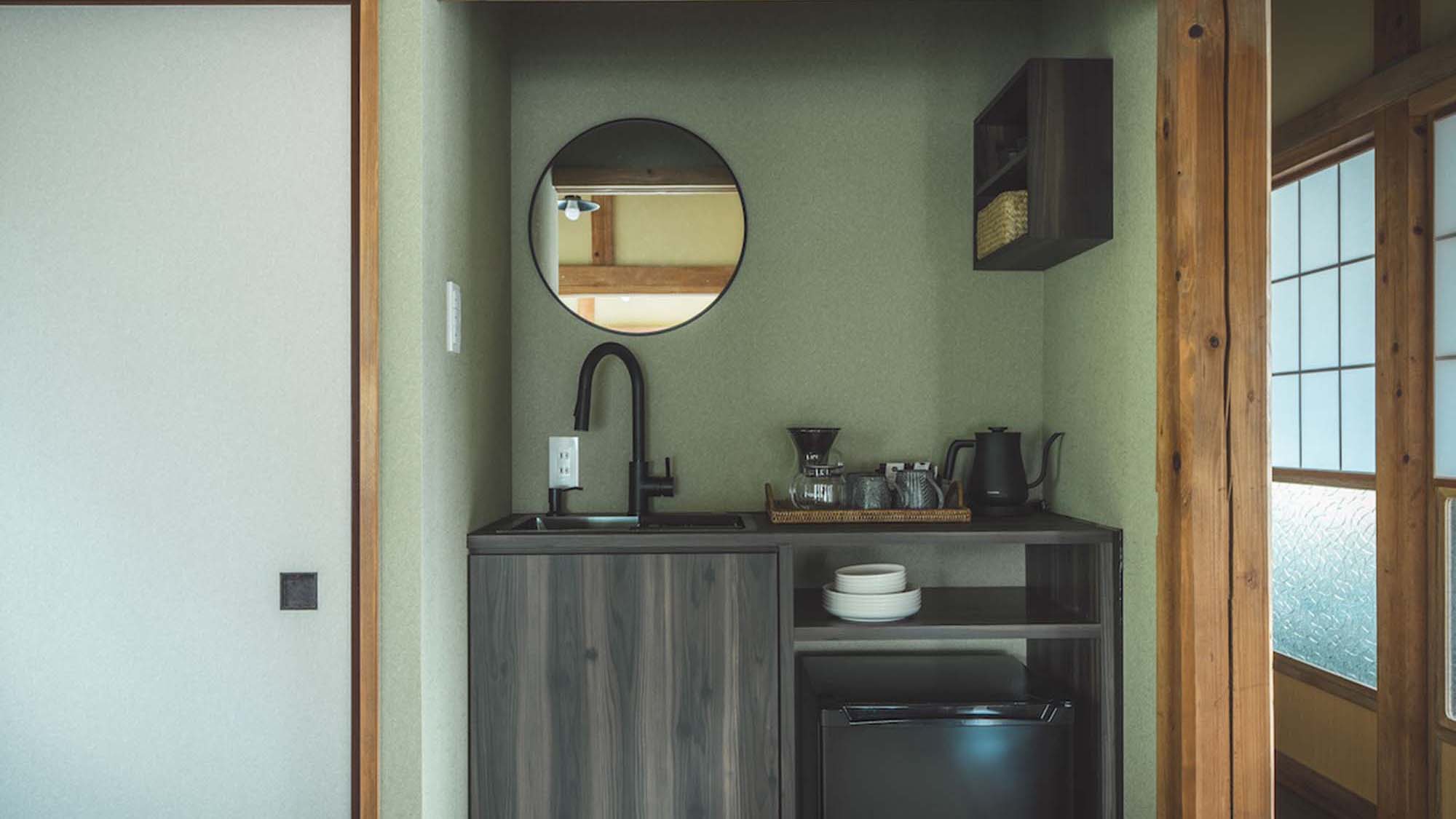 ・【ミニキッチン】地元カフェ監修のコーヒーや紅茶、日本茶をお召し上がりいただけます