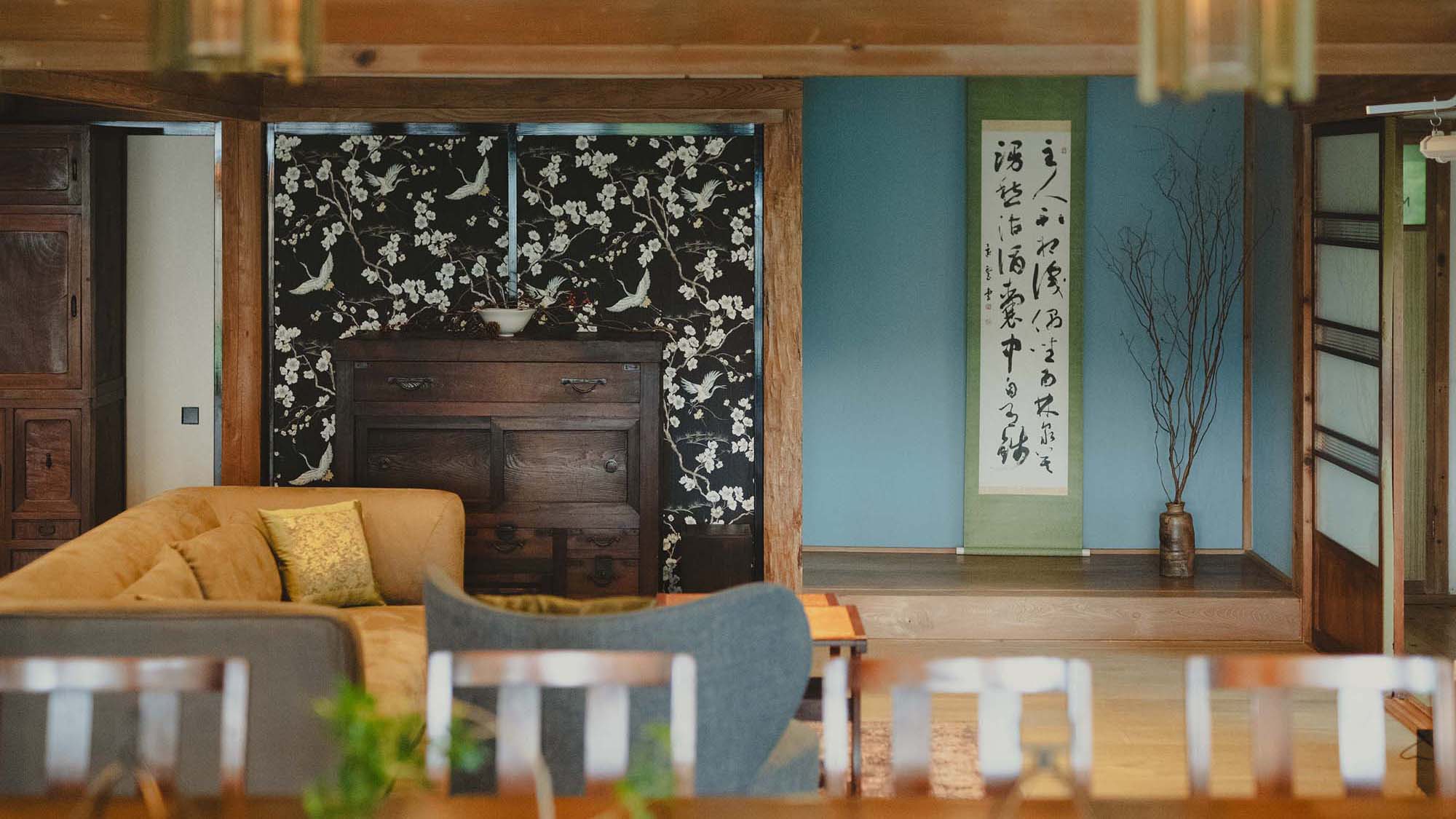 ・【リビング】和の趣とモダンな雰囲気を味わえる洗練された空間です