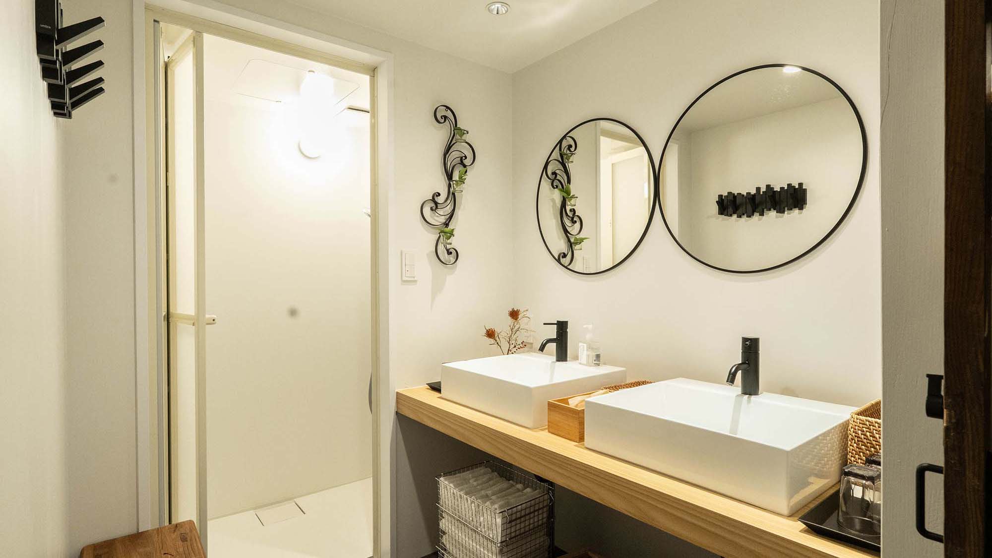 ・【洗面】シンクが2つございますので、朝も身支度の際もゆったりお使いいただけます