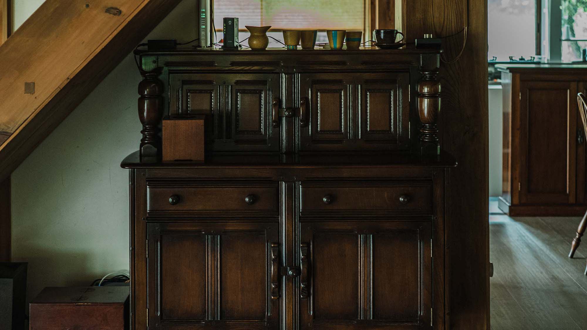 ・【リビング】こだわりのアンティーク家具もぜひご覧ください