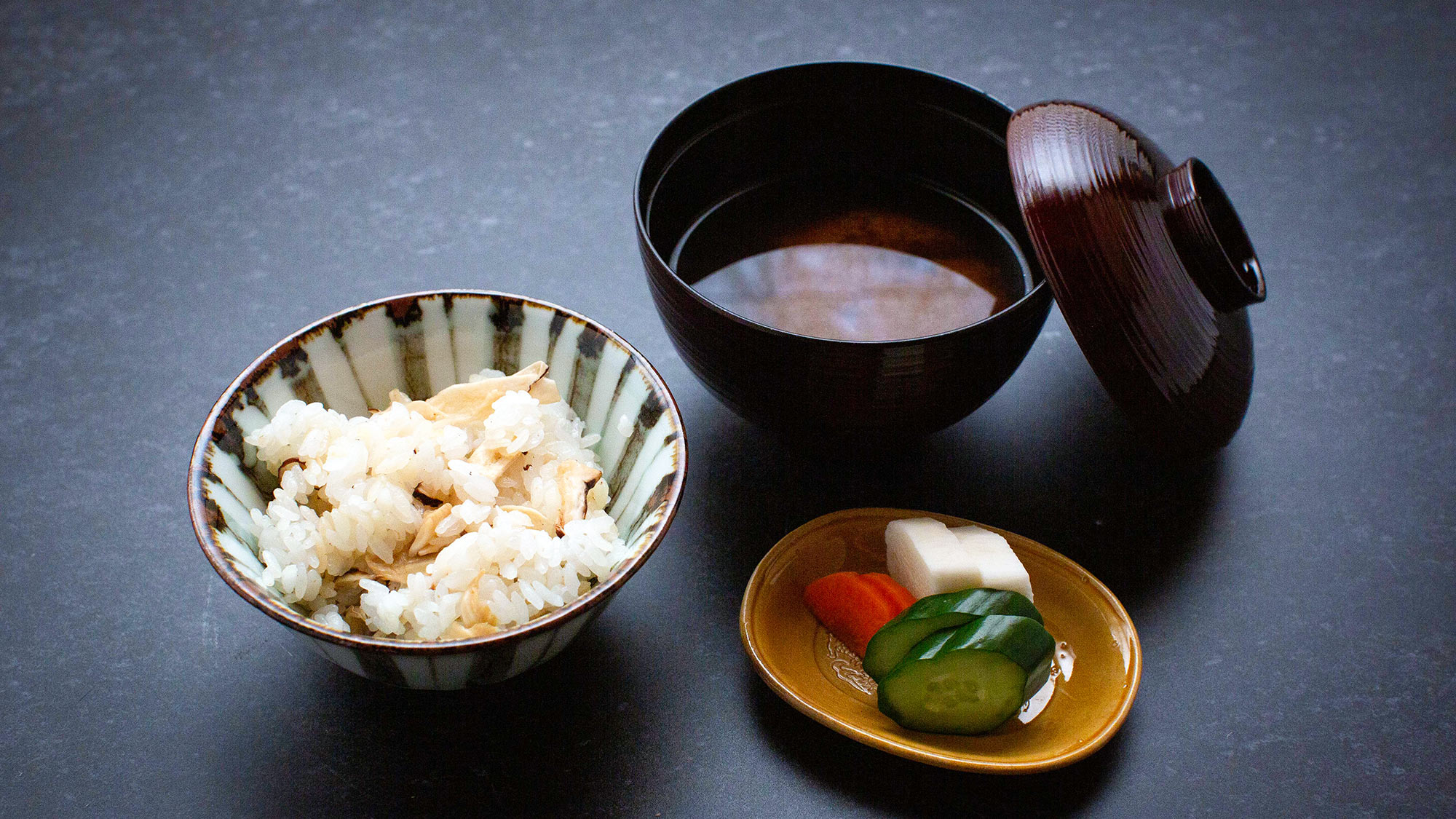 ・【ご夕食一例：懐石料理】日本の和の美意識を表現したお料理　〆のお時間もお楽しみ下さい