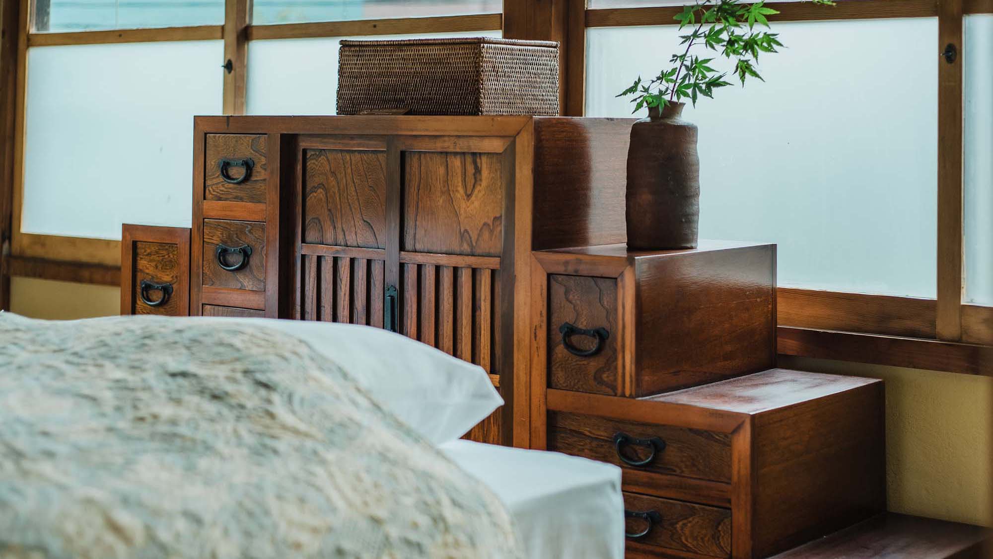 ・【寝室2】河口湖が望める和洋室で、旅の疲れを癒してください