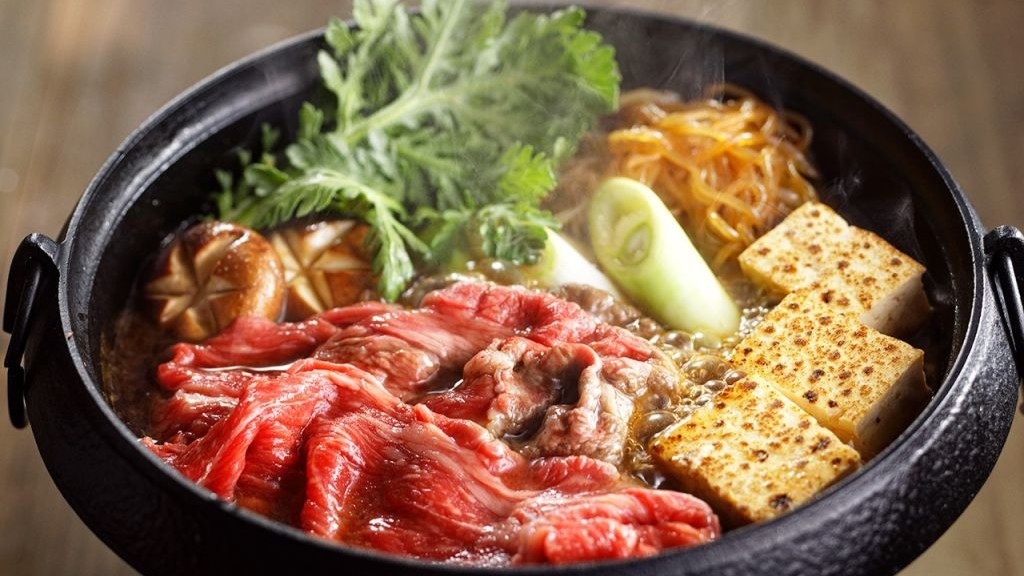 淡路牛と淡路島産のお野菜ですき焼きを堪能♪265㎡のヴィラを貸し切り