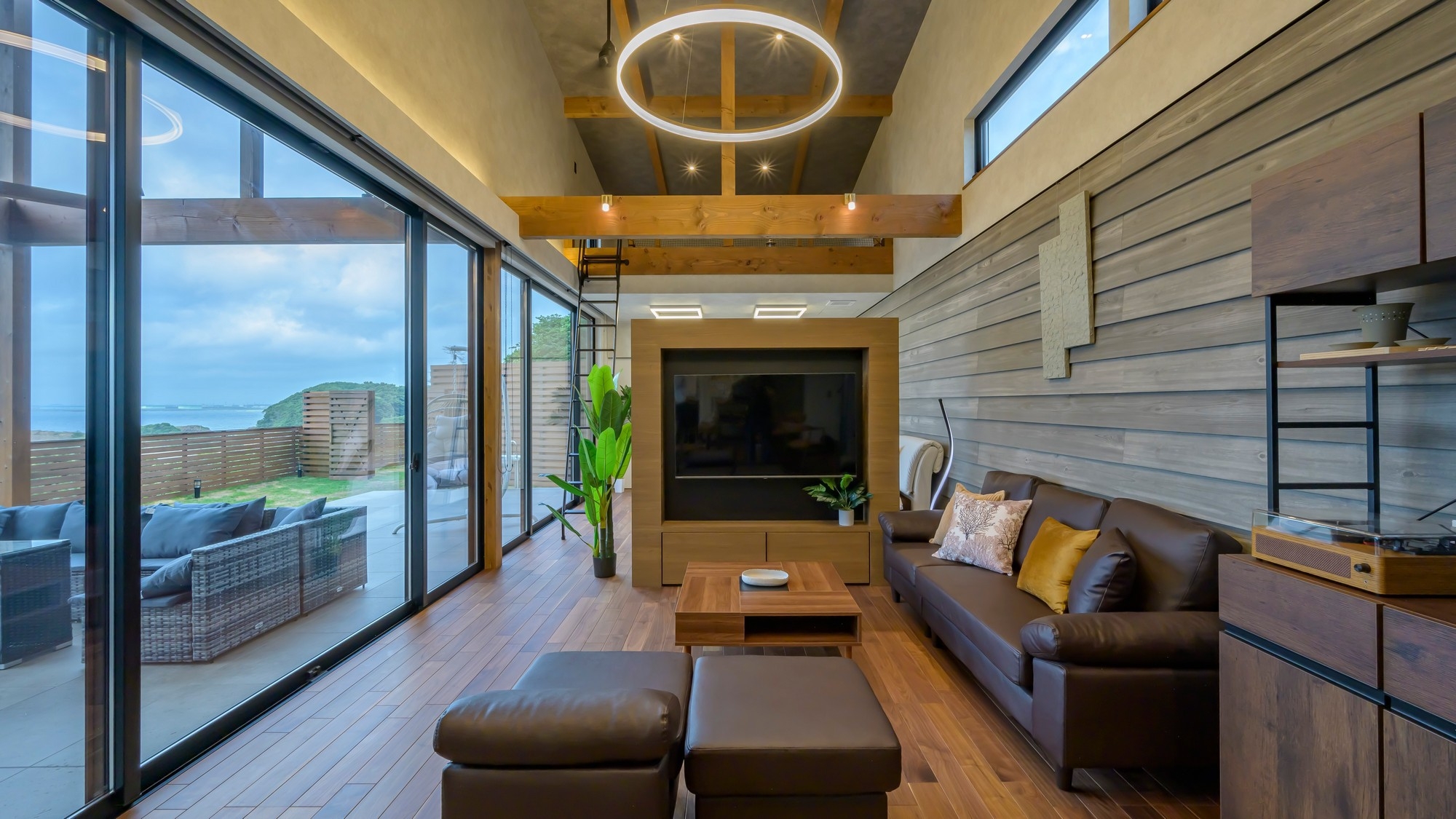 【VILLAで至福のサウナ】大人の休日に〇貸切VILLAでサウナ満喫＜ドリンク＆ポンチョ貸出＞素泊り