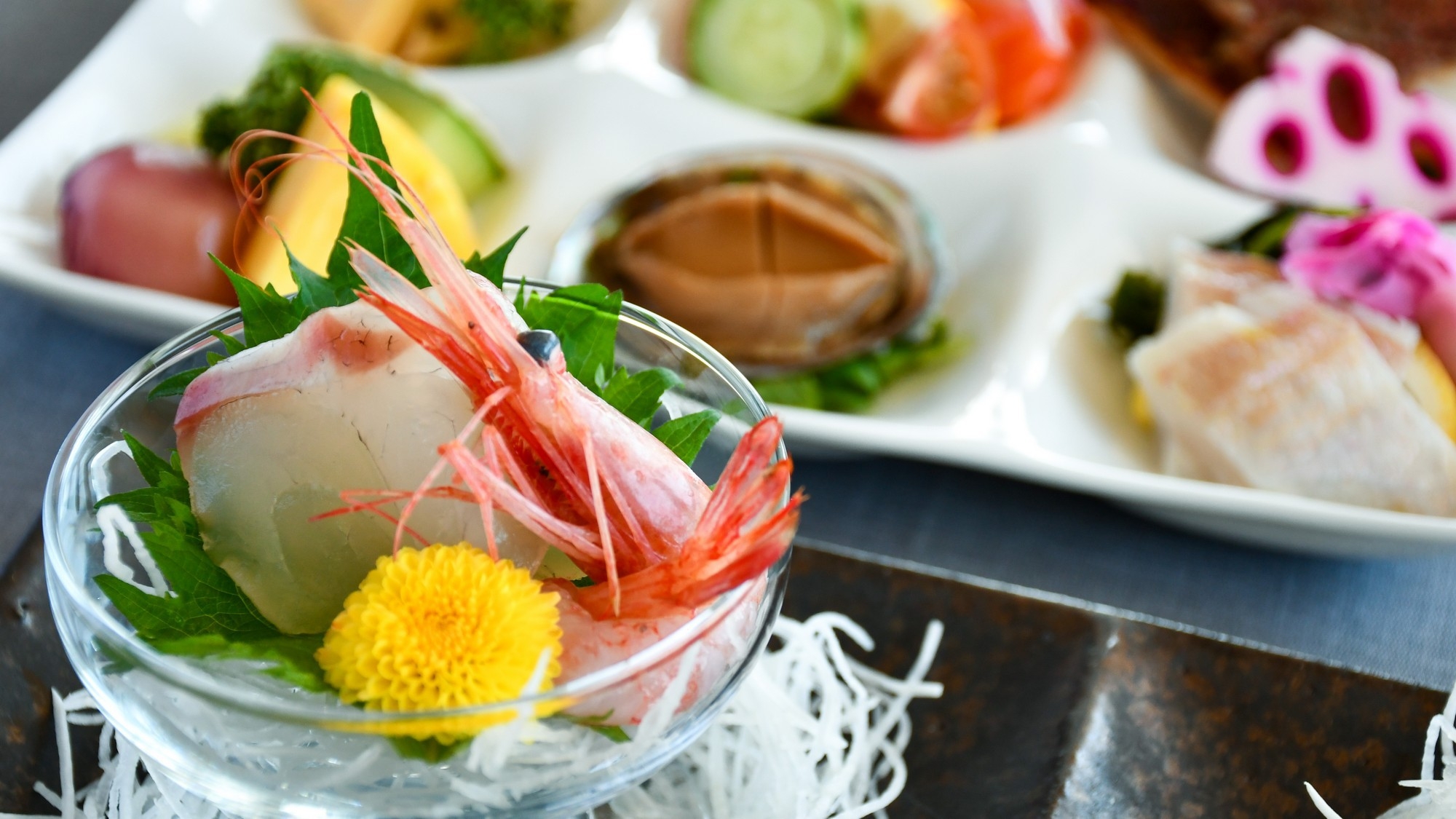 【VILLA限定〇朝から贅沢あわび釜飯付】海鮮三昧！握り寿司と季節のアラカルト＜海彩-UMIIRO＞