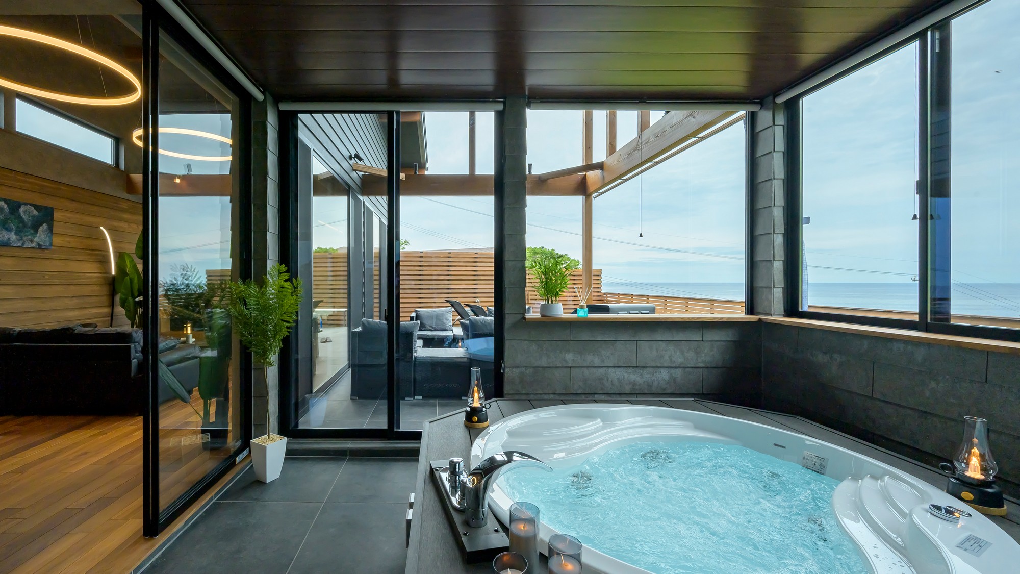 海を見晴らすパノラマビュー。ゆったりとした時間が流れる