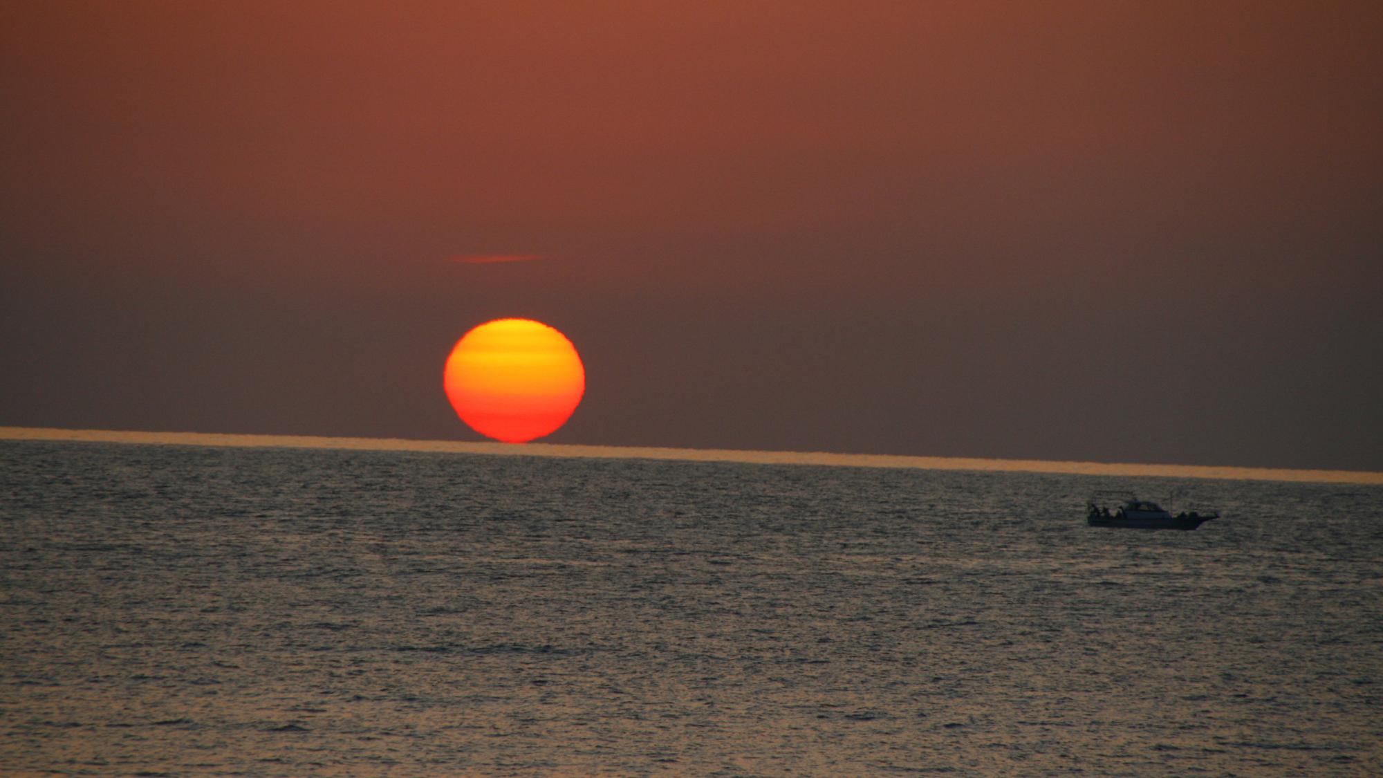 お天気が良ければ美しい夕陽を眺めることができます