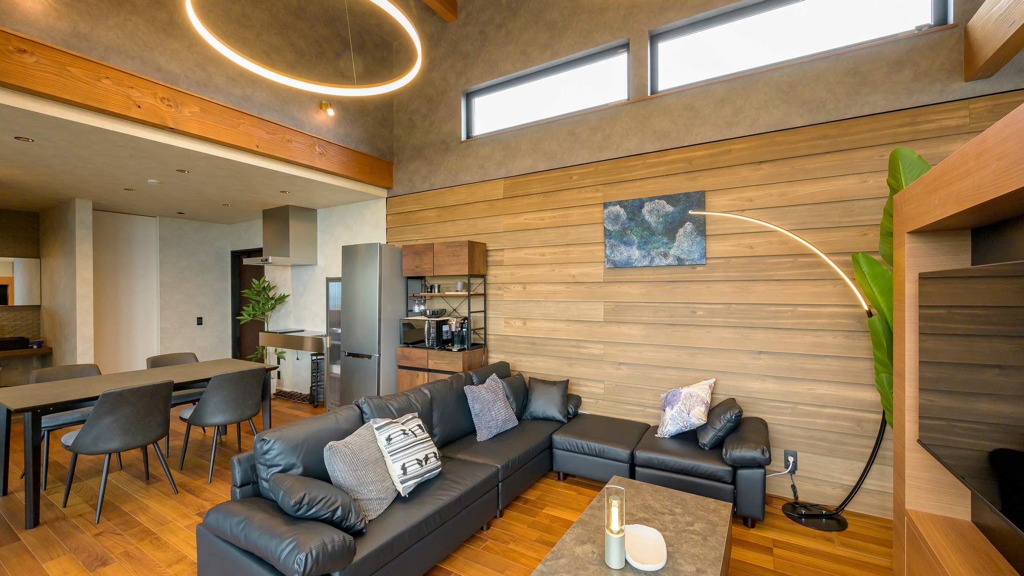 黒を基調とした落ち着いたデザインのNOX。