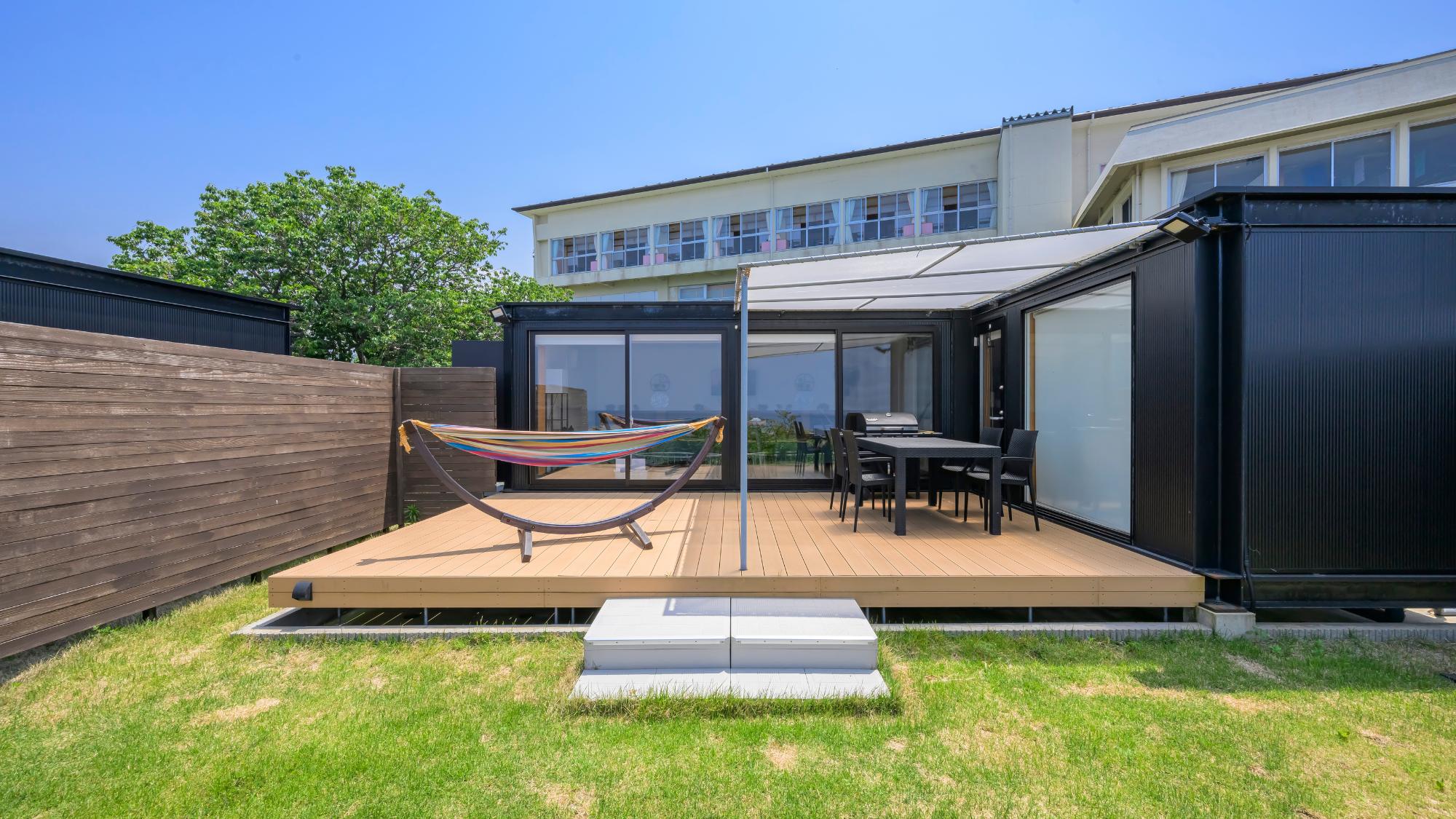 【翠ーSUI】３棟の中央にいちしている「翠」※お車はお部屋の建物横に駐車可能