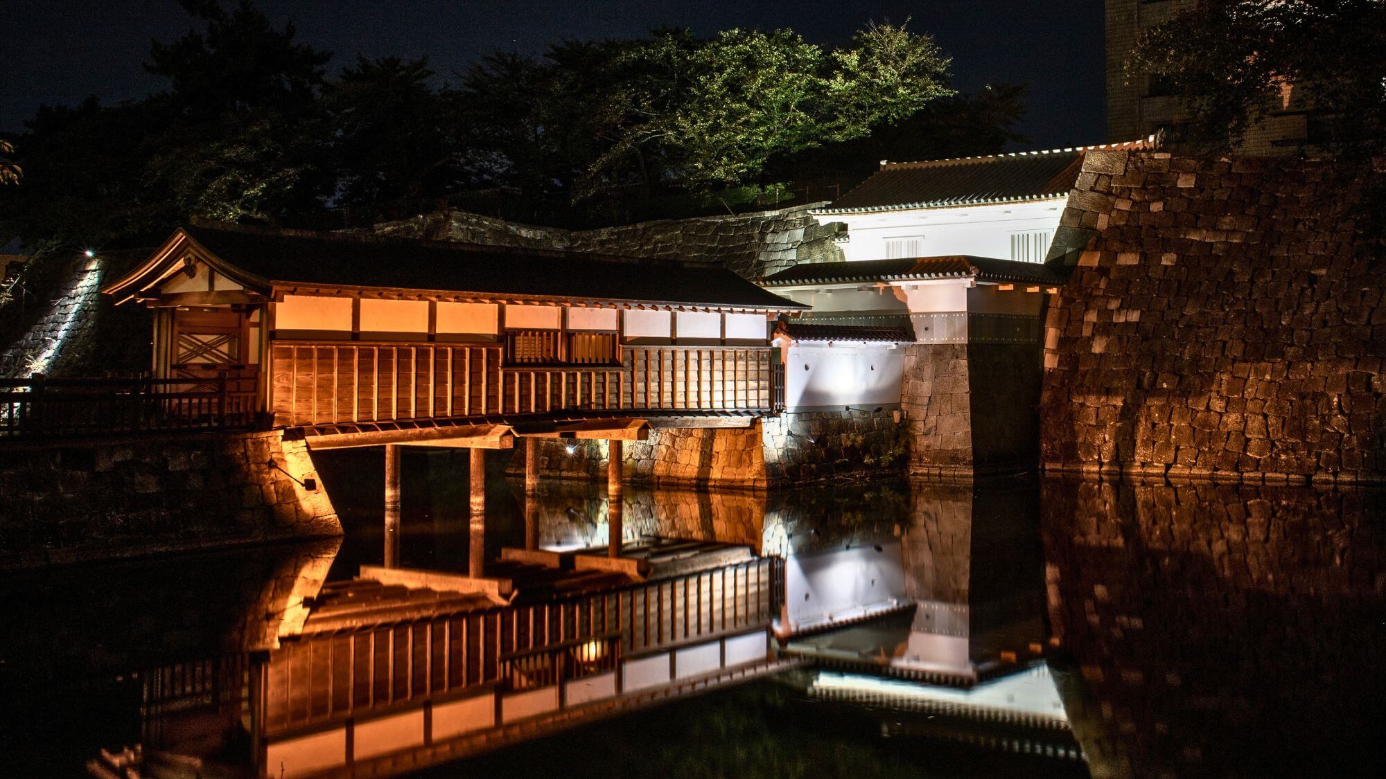 【福井城址】当館からお車で約40分。福井藩主の居城跡。春には桜の名所として市民に愛されています。