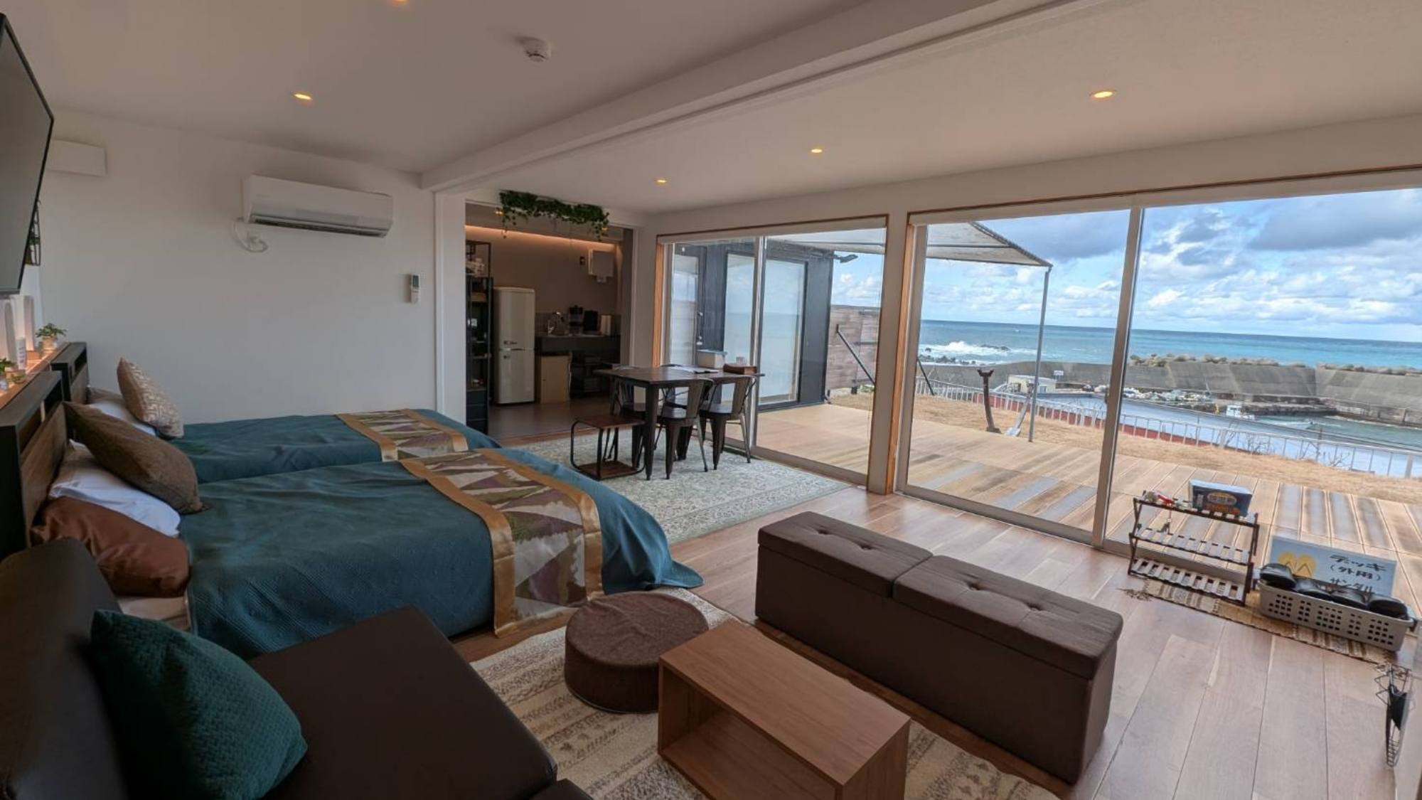 【翠ーSUI】テラスからは視界いっぱいのオーシャンビューをお楽しみいただけます。