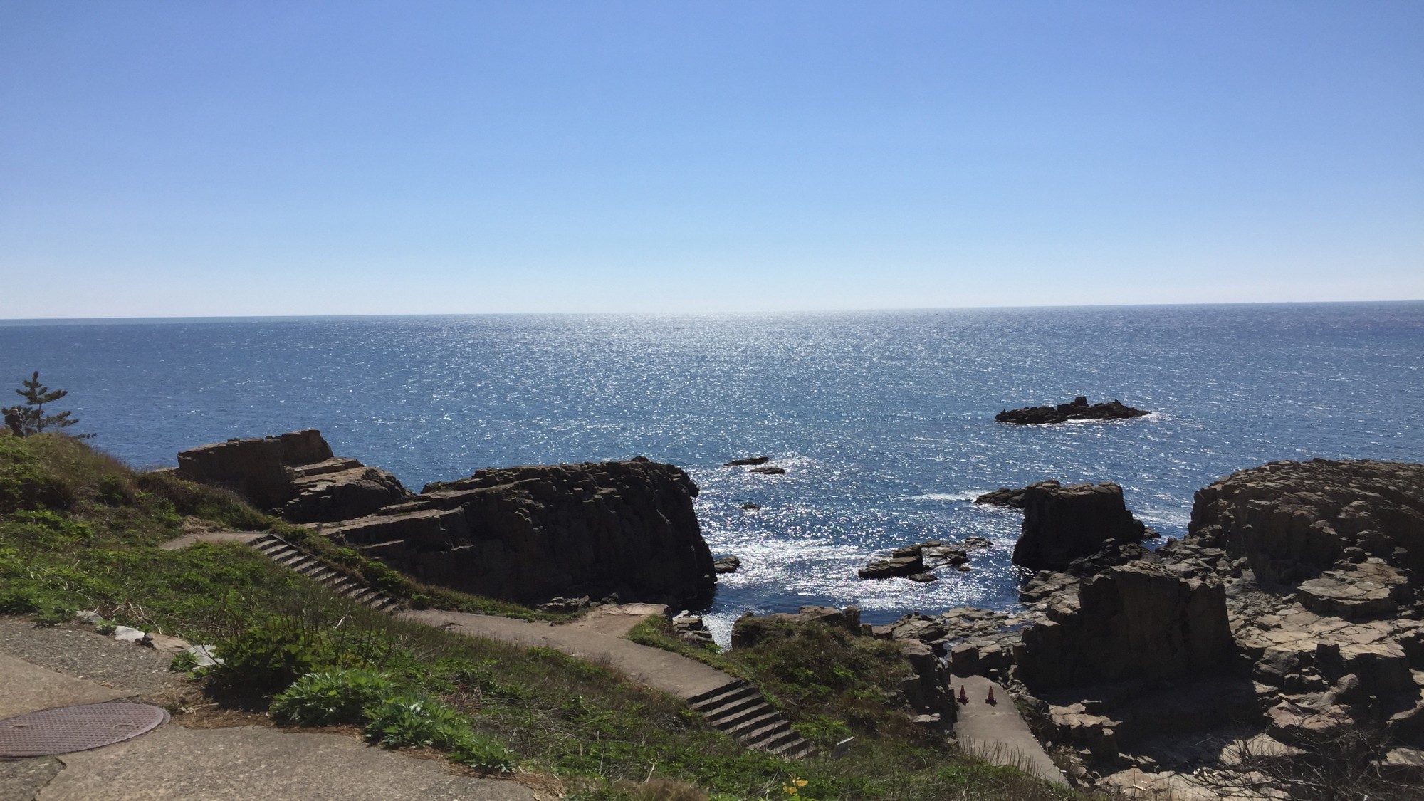 越前海岸から眺める見渡す限りの水平線