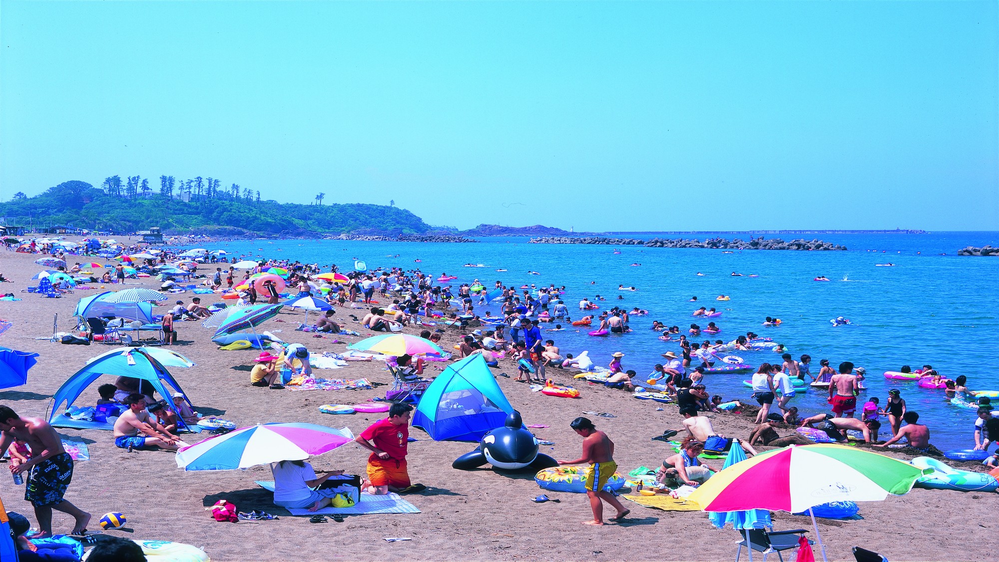 【鷹巣海水浴場】当館の真下にある海水浴場。のんびり海を楽しめます♪