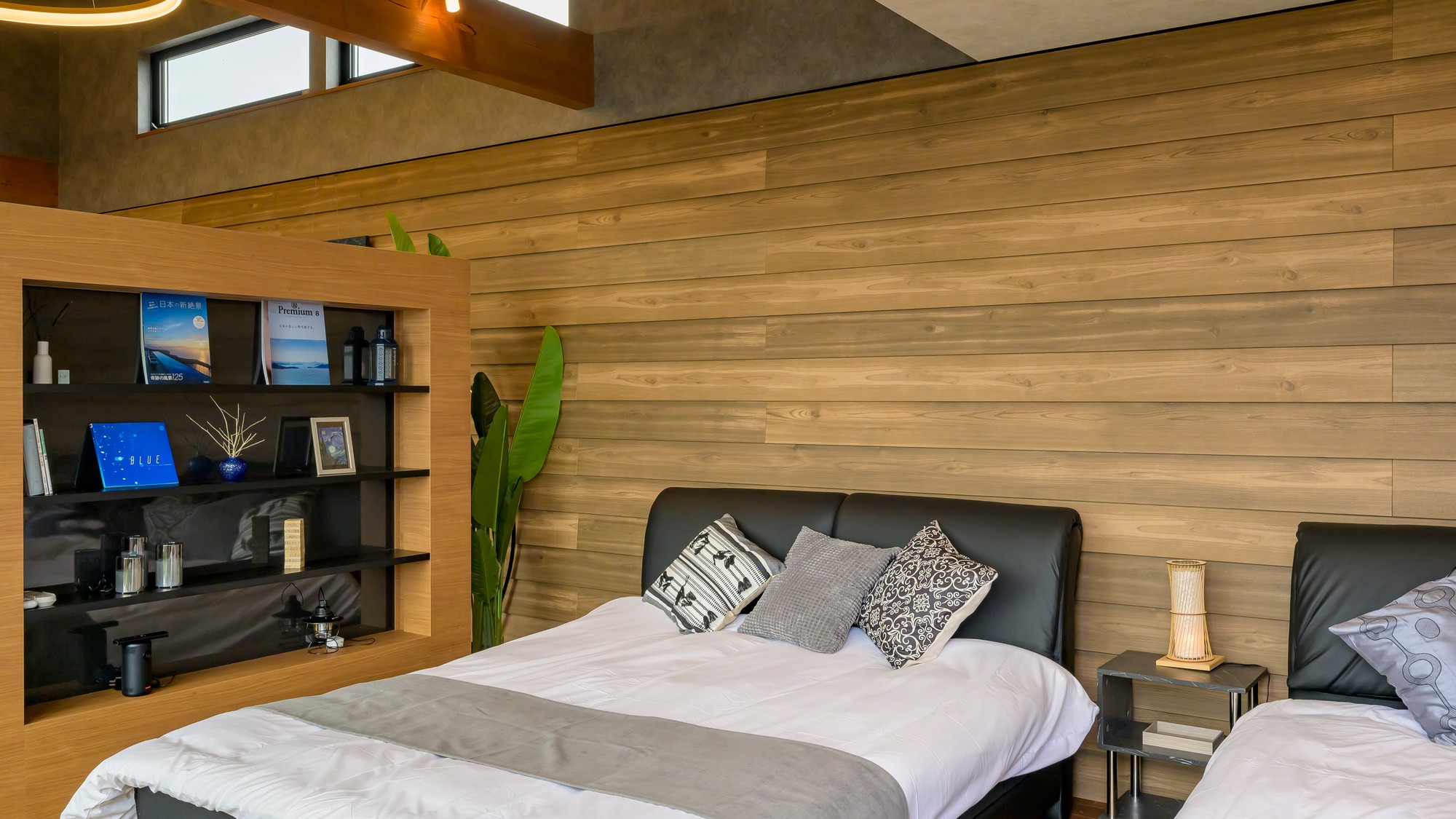 黒を基調とした落ち着いたデザインの「NOX」。