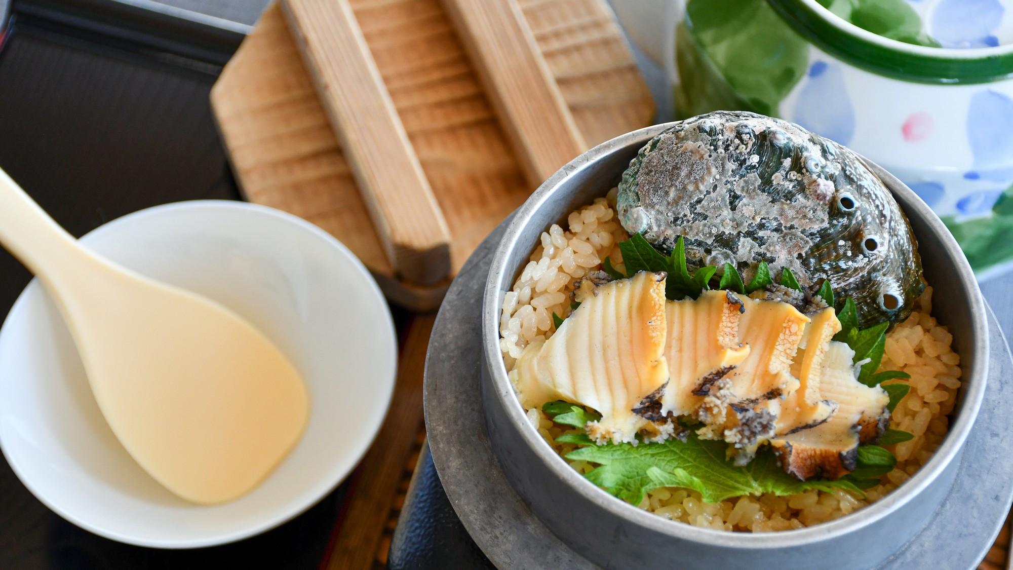 香り高い特製あわび釜めしで贅沢な朝を