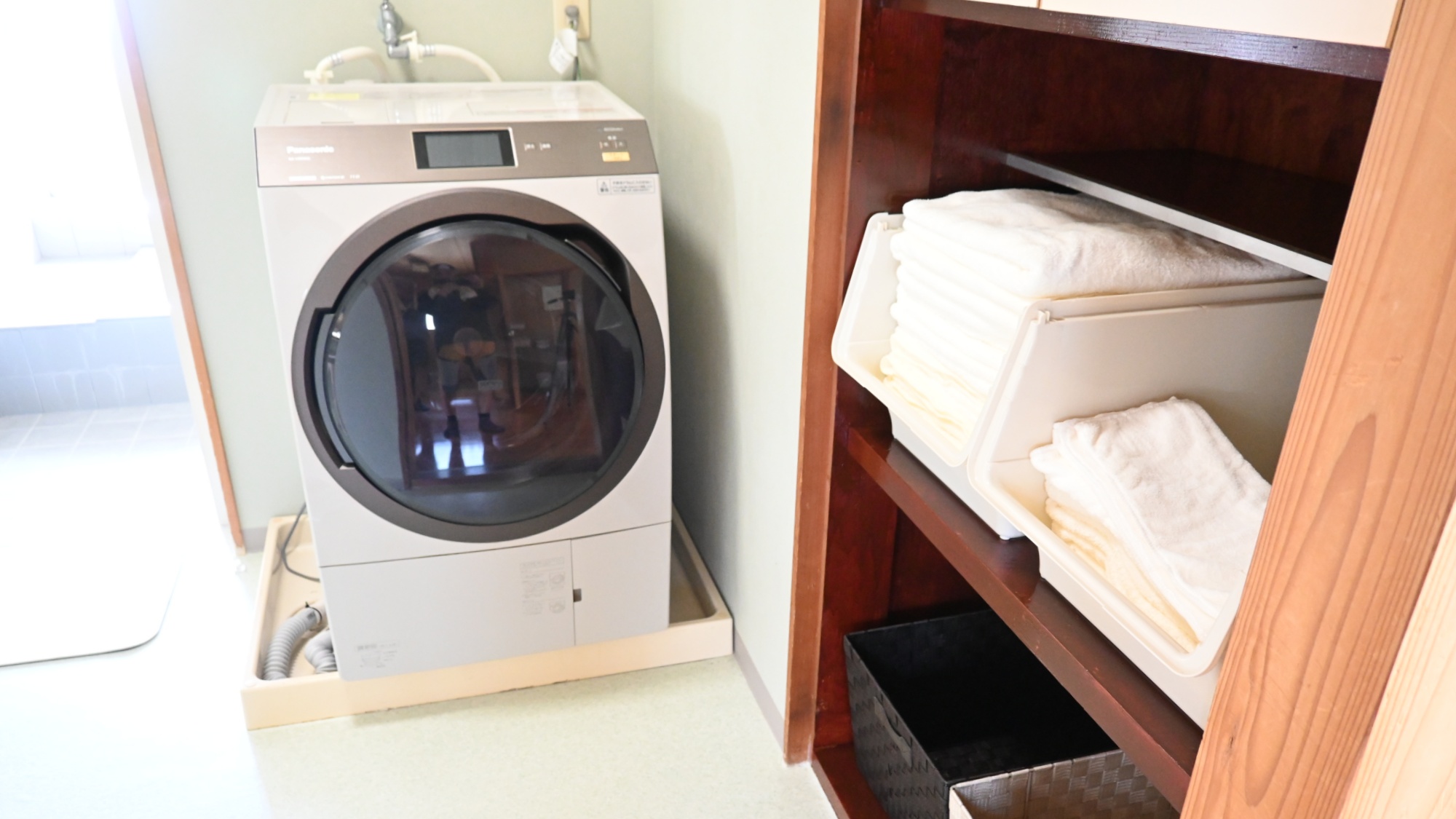 【浴室】海水浴帰りや連泊の時にも便利な洗濯機もございます。うれしい洗剤無料！