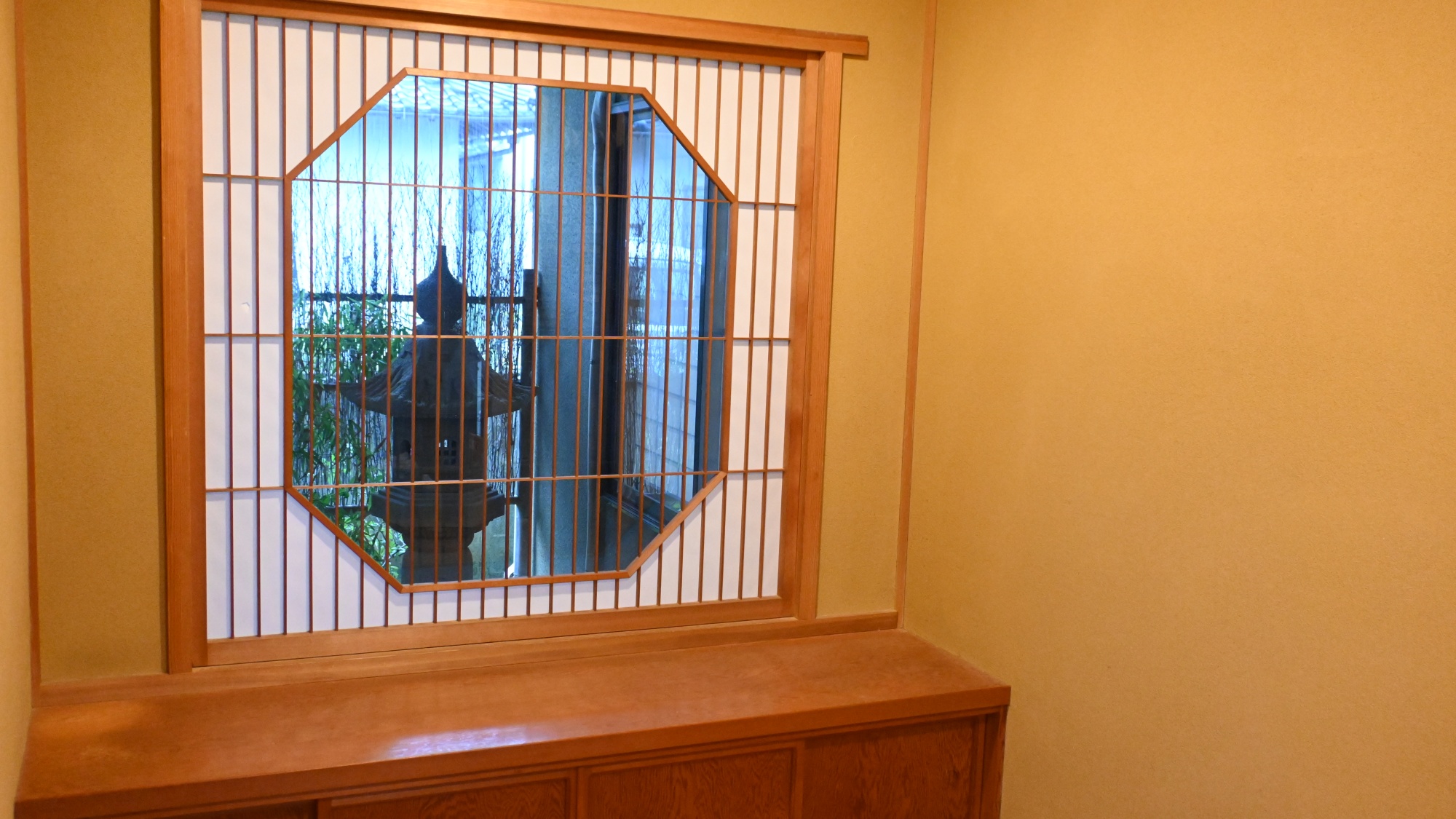 【館内】古き良き日本を思わせる空間と、幅広い年代の方にもお過ごしいただける快適な宿泊施設です。