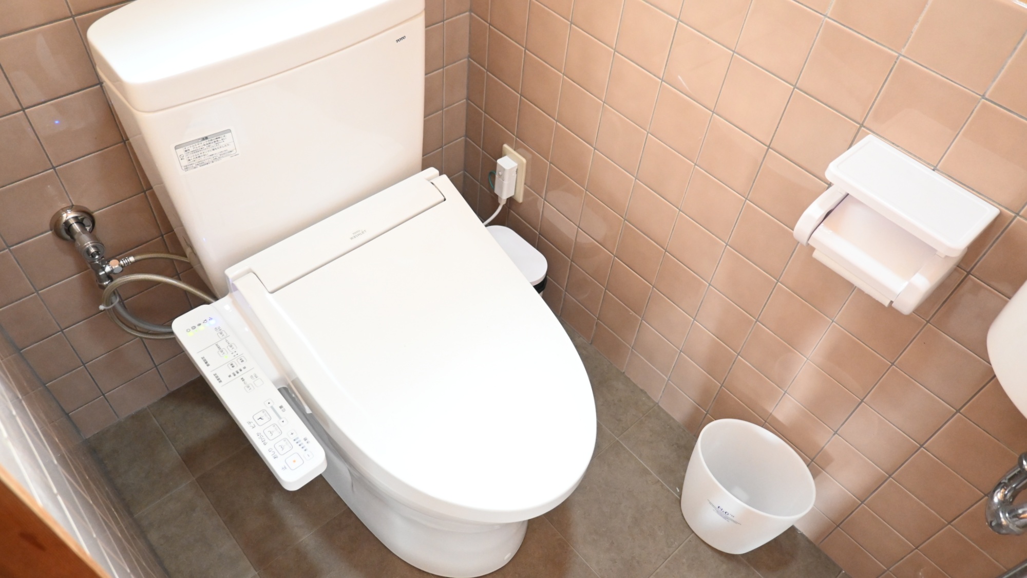 【館内】嬉しい風呂・トイレ別。洗浄機付トイレは清潔さを心がけております。