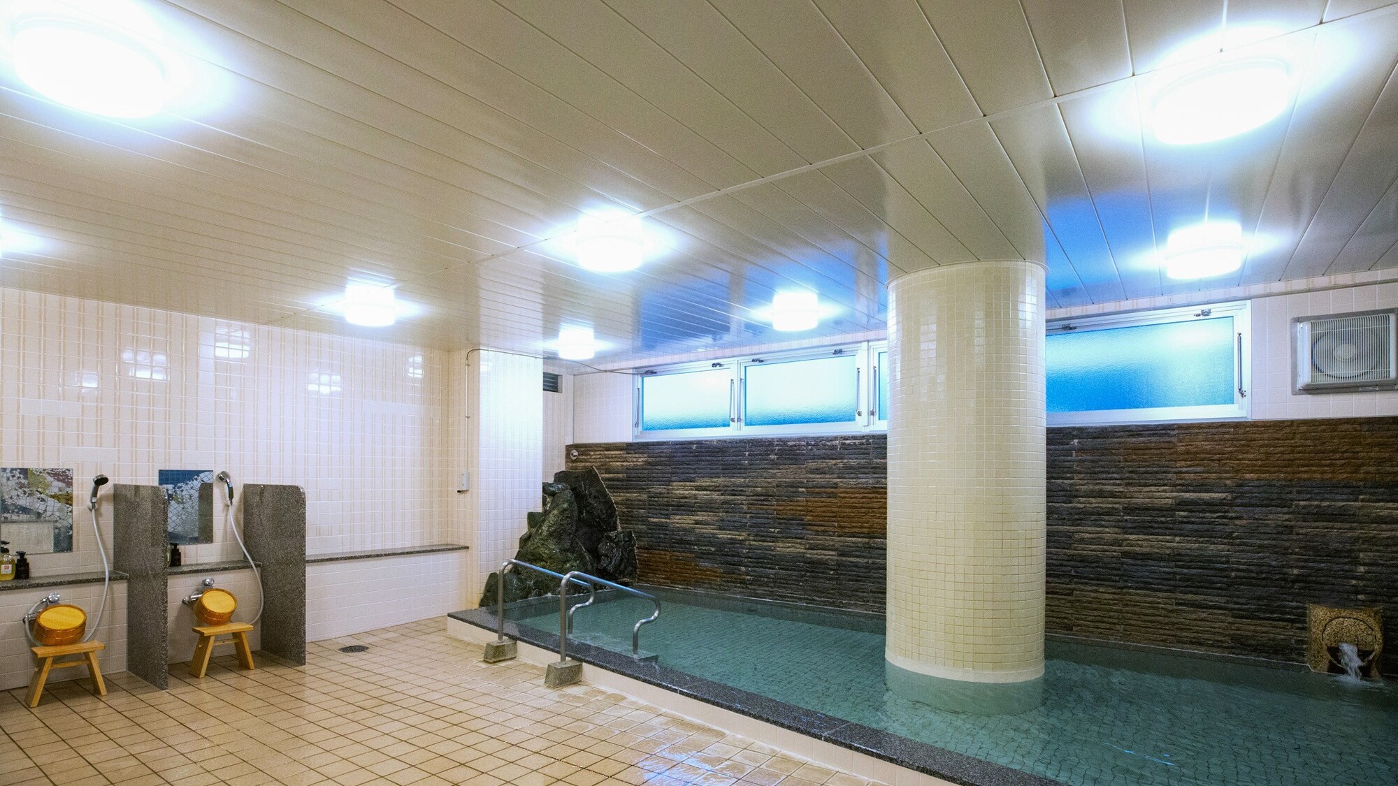 【大浴場】男湯　利用時間：６時〜９時／１５時〜２３時