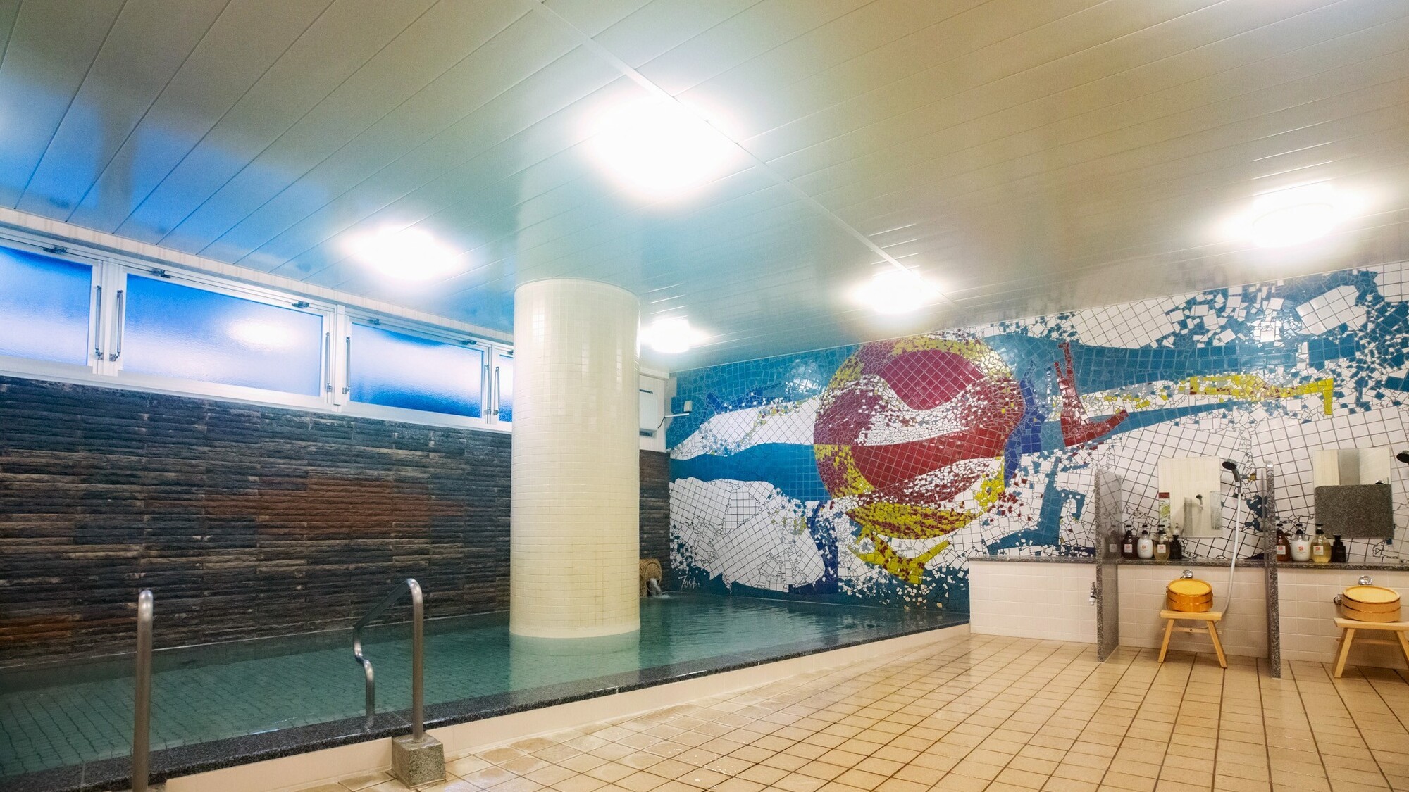 【大浴場】男湯　利用時間：６時〜９時／１５時〜２３時