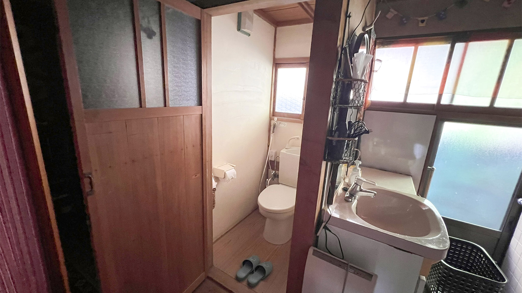 ・【洗面台/トイレ】洋式のトイレを完備。快適にご利用いただけます