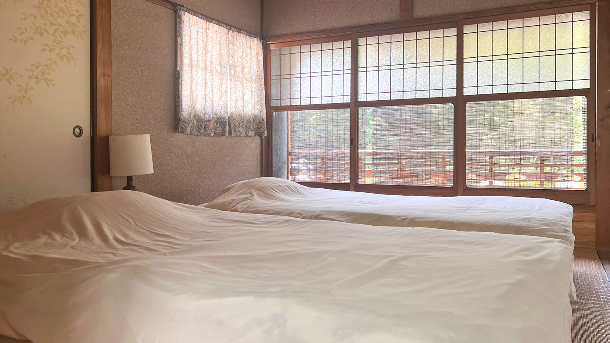 ・【寝室】和の風情が漂う古民家のお部屋。静かな時間をお楽しみいただけます