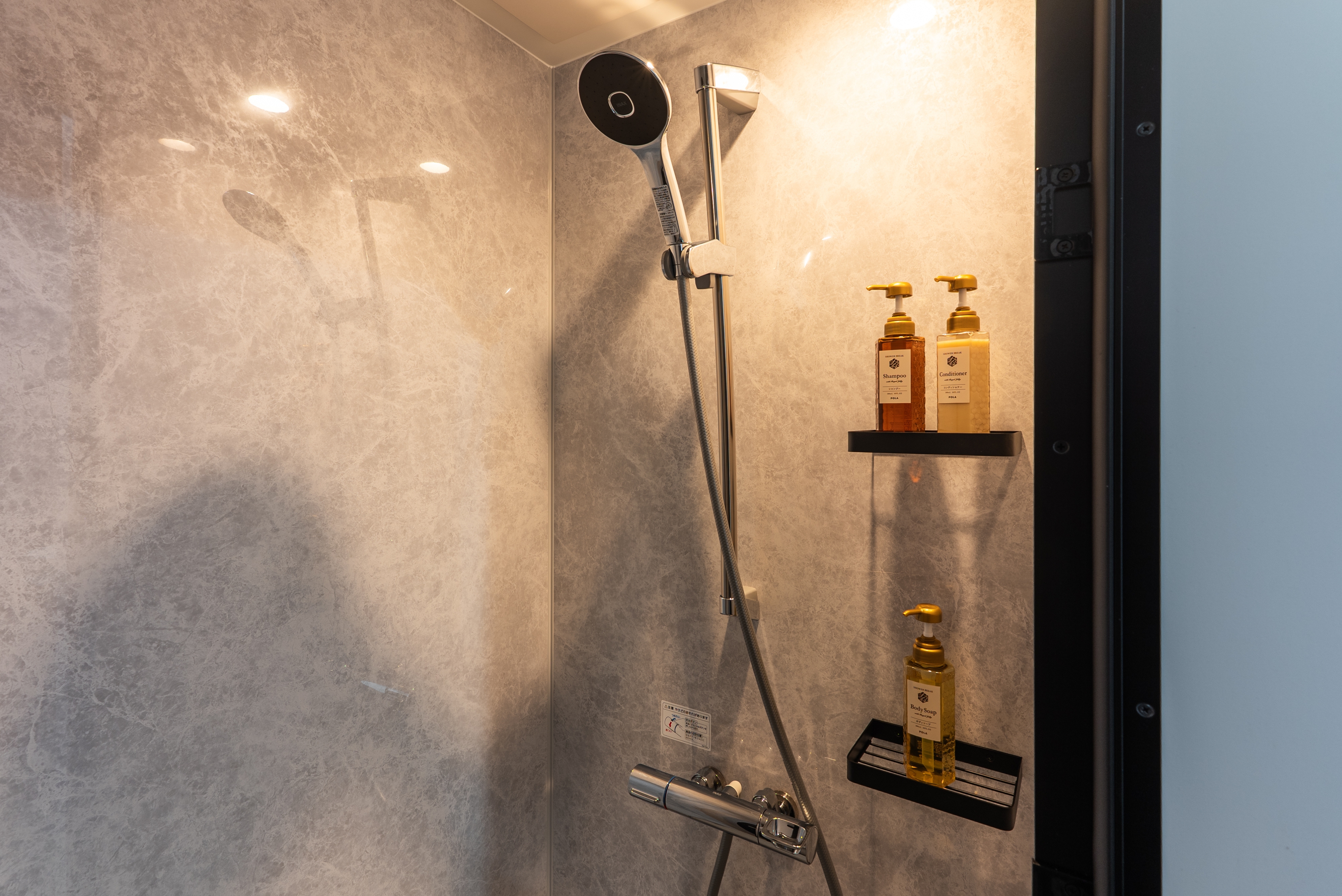 F棟：シャワールーム