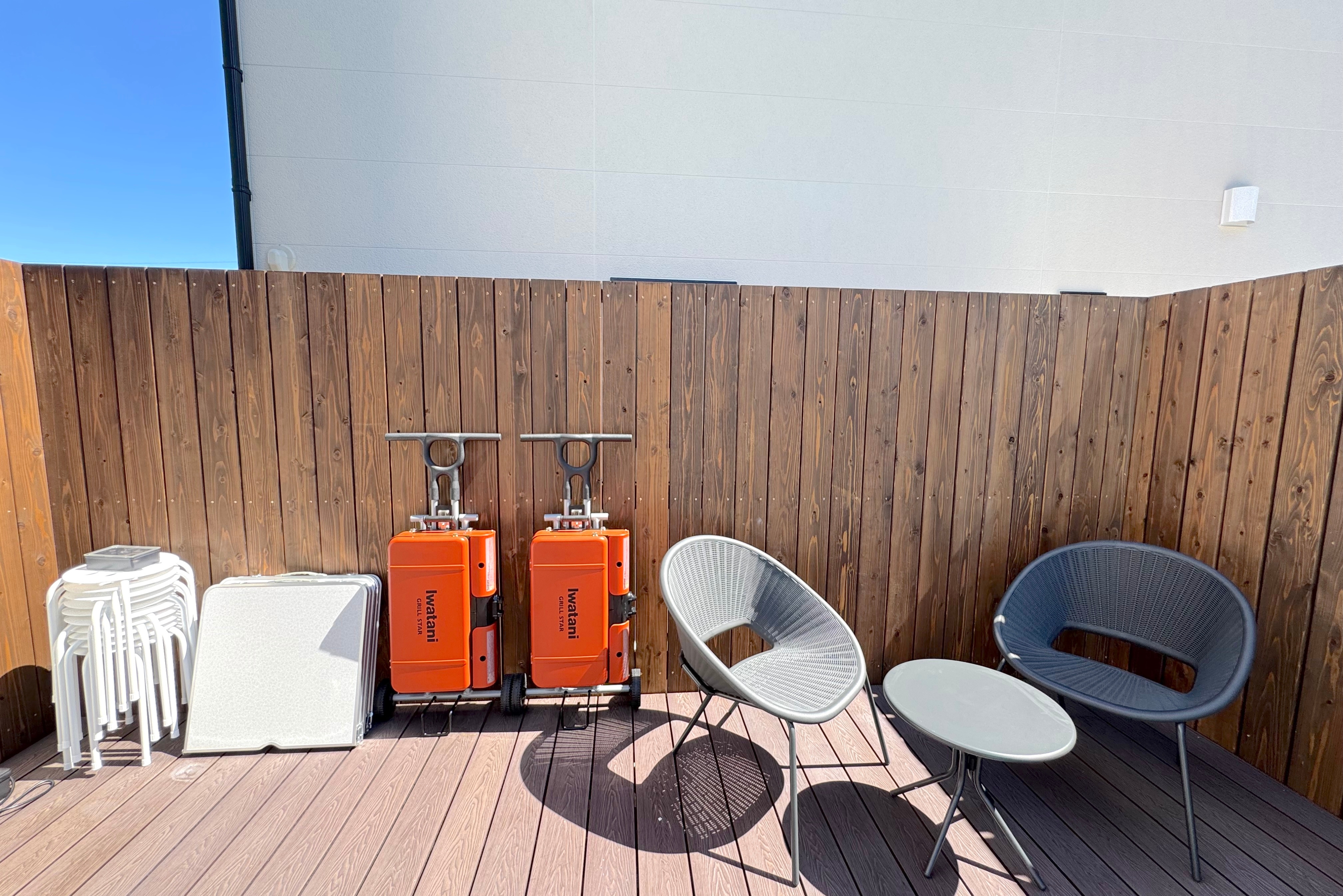 E棟：プールサイド