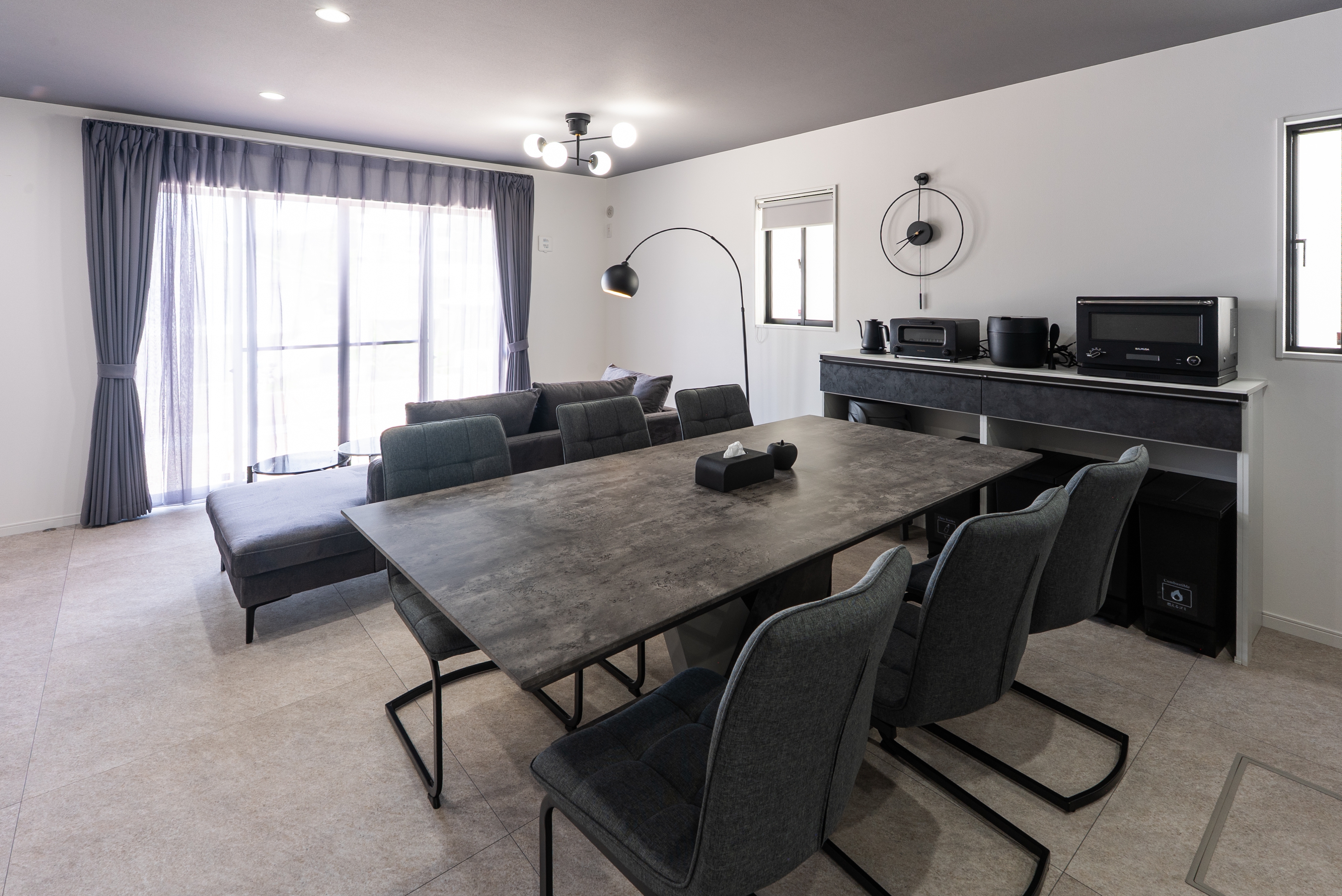 B棟：リビングダイニング