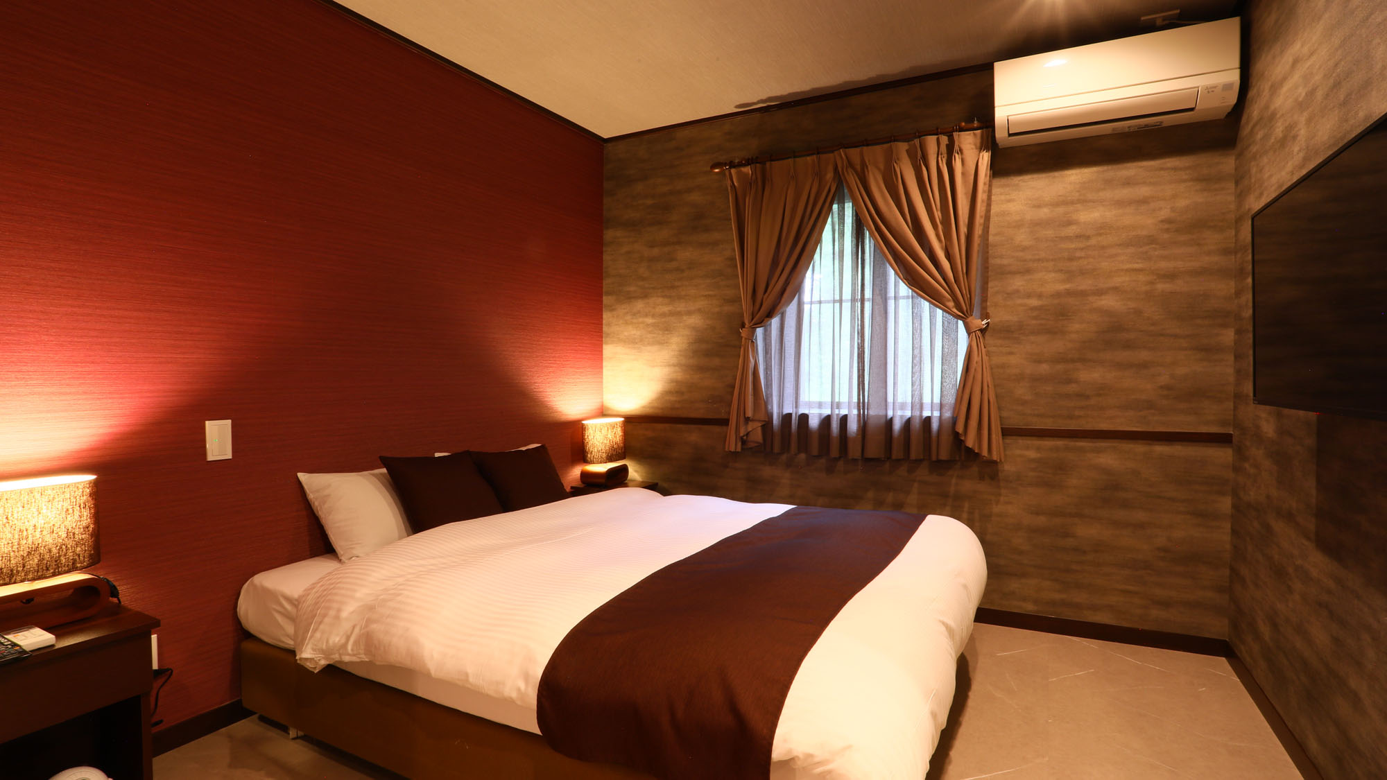 客室◇スタンダードダブル◇クイーンサイズベッドの客室の一例*　　　　　　　