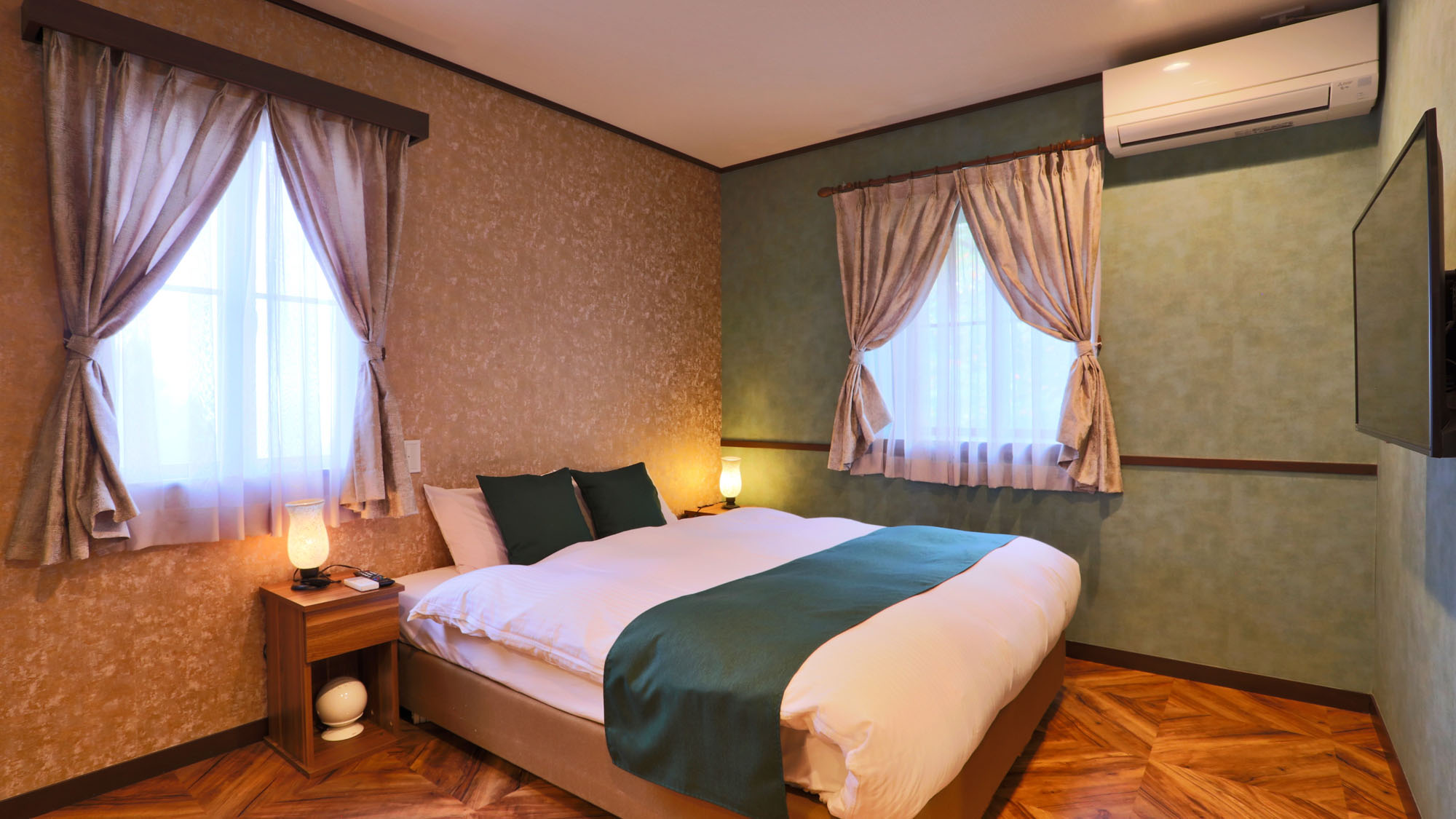 客室◇スタンダードダブル◇クイーンサイズベッドの客室の一例*　　　　　　　　　　　