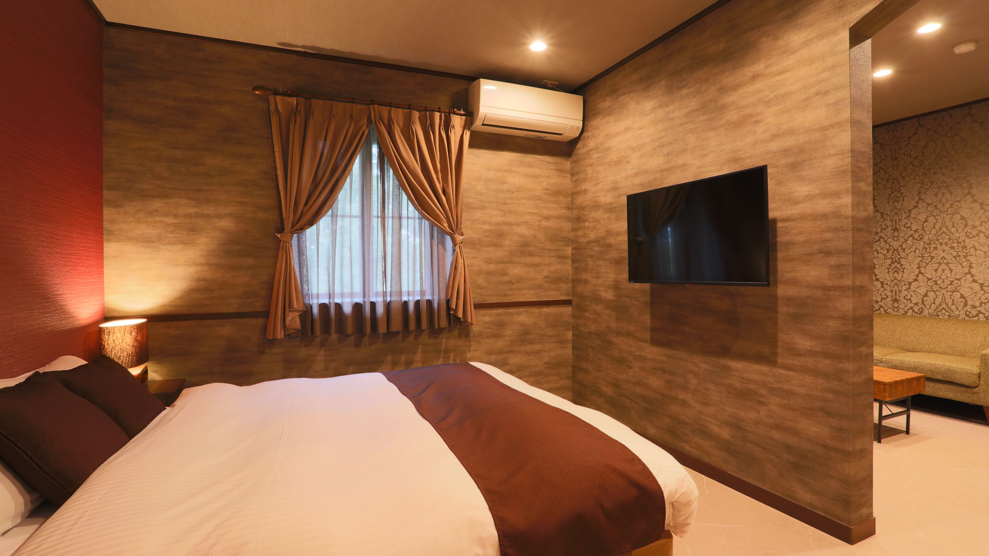 客室◇スタンダードダブル◇クイーンサイズベッドの客室の一例*　　　　　　　　