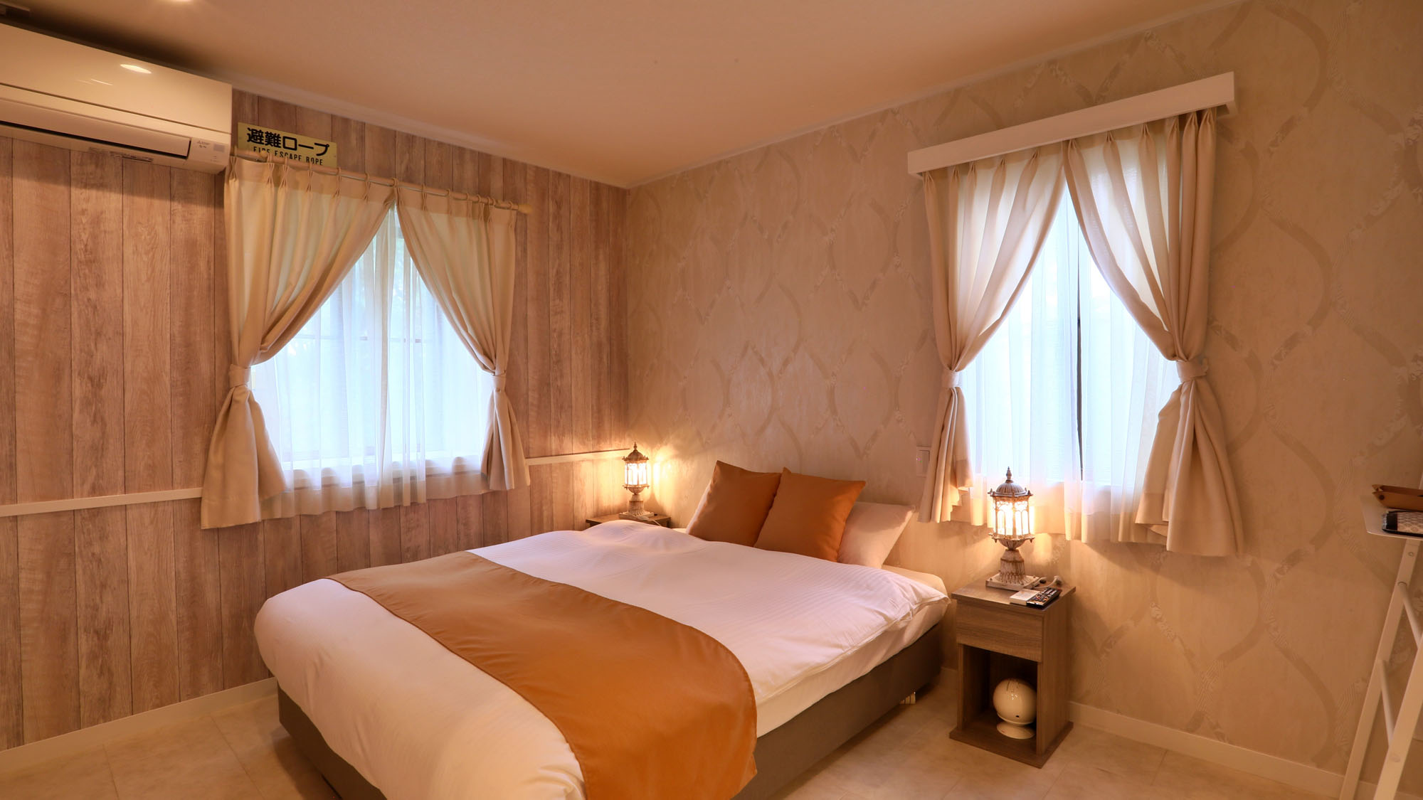 客室◇スタンダードダブル◇クイーンサイズベッドの客室の一例*