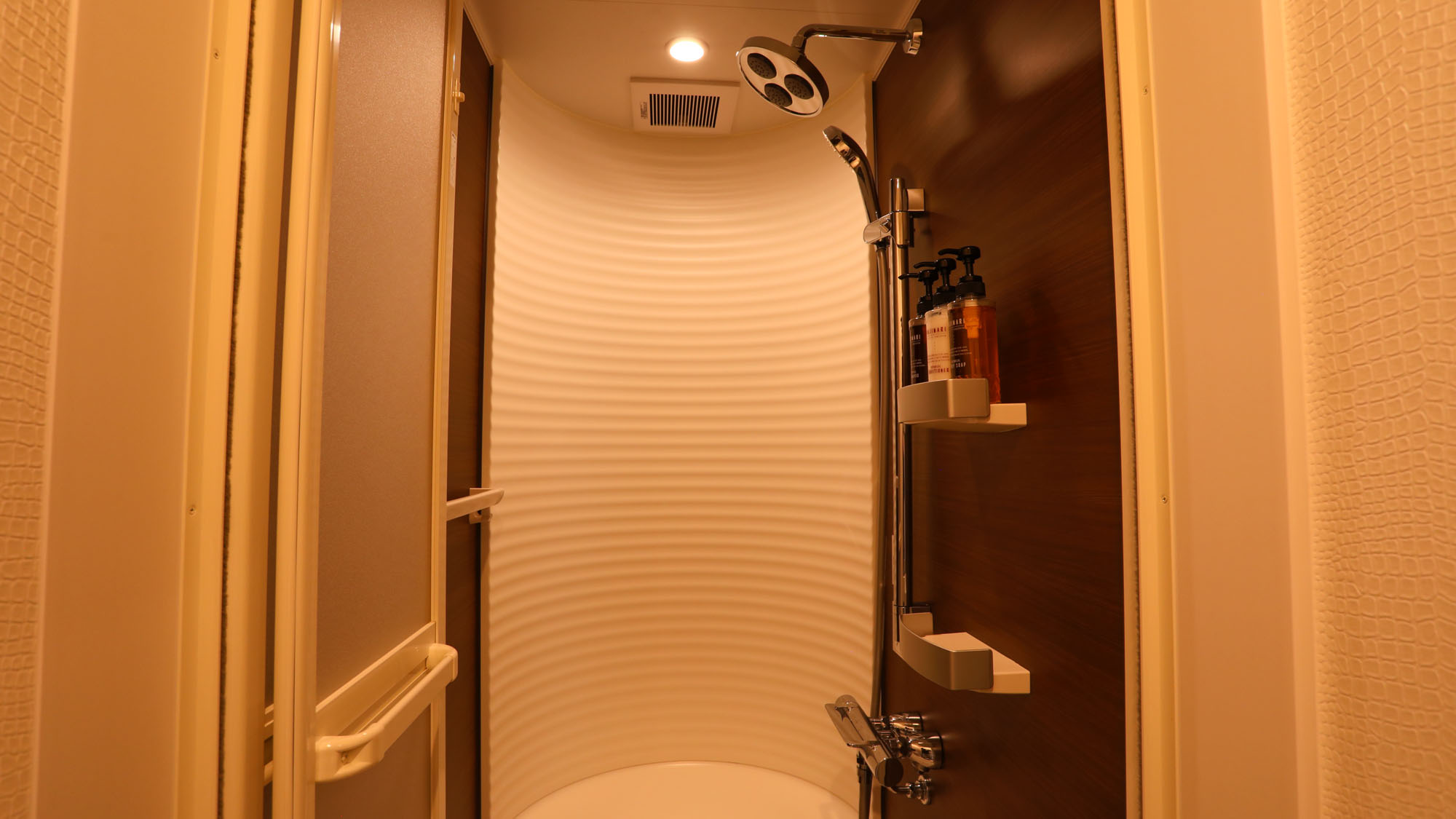 客室◇デラックスツイン◇温泉露天風呂付特別室の客室のシャワーブース*