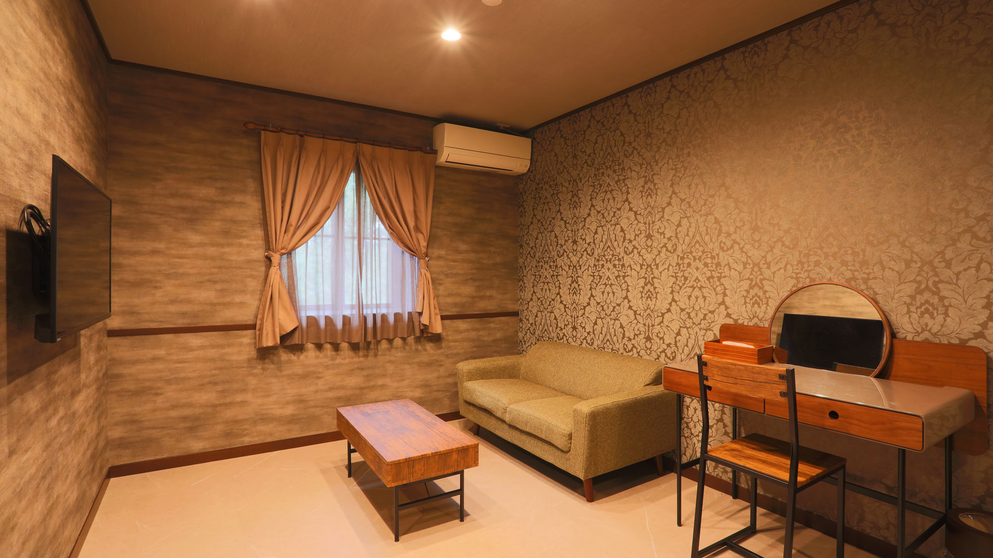 客室◇スタンダードダブル◇クイーンサイズベッドの客室の一例*　　　　　