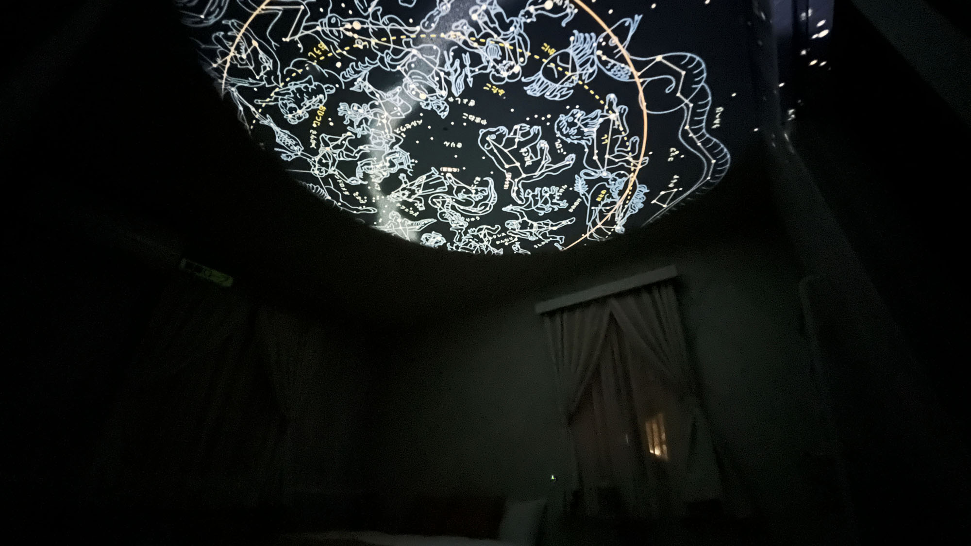 備品◇各客室にプラネタリウム完備*