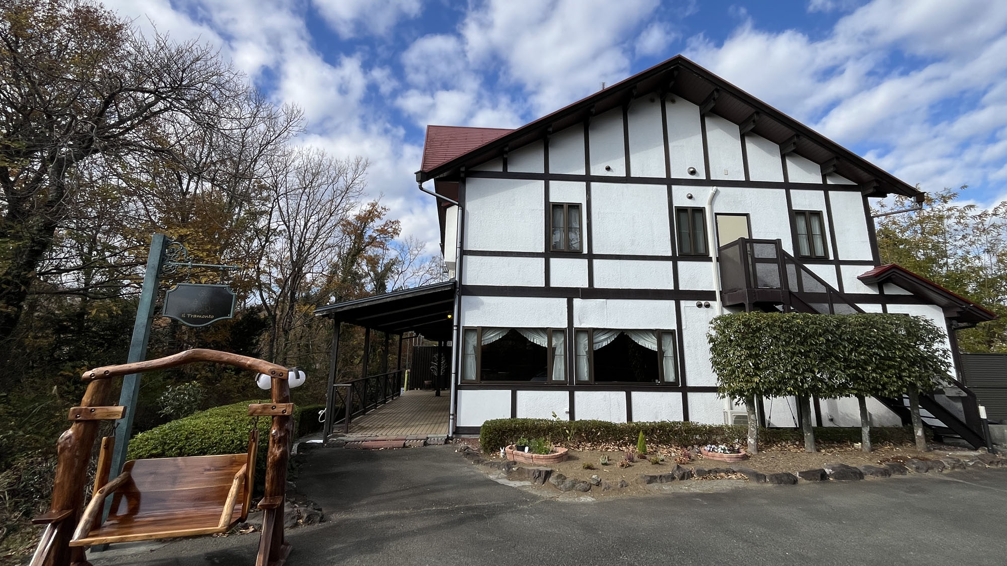 外観◇日中の晴れた日の当館*