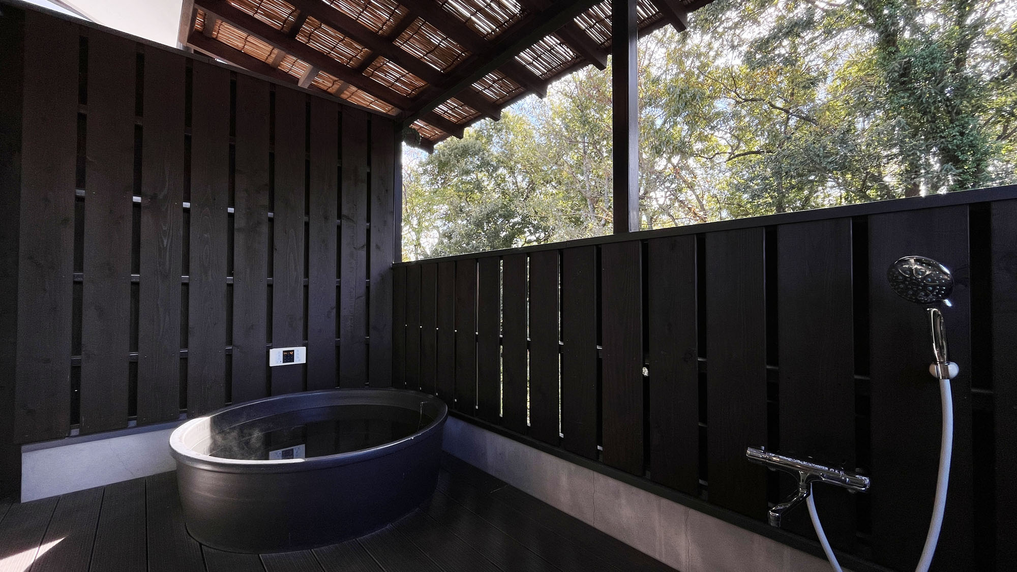 客室◇デラックスツイン◇温泉露天風呂付特別室の客室の温泉露天風呂*