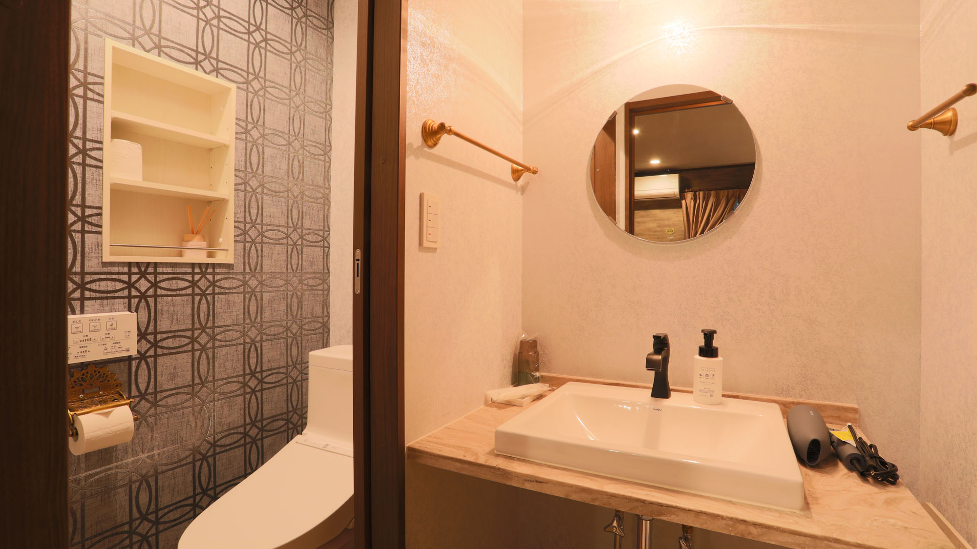 客室◇スタンダードダブル◇クイーンサイズベッドの客室の温水洗浄機付きトイレの一例*