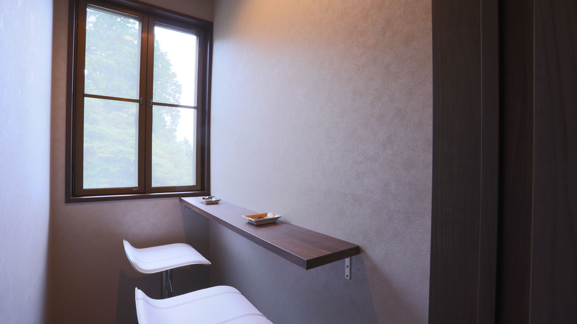 館内◇喫煙スペースの2階にある喫煙ルーム*