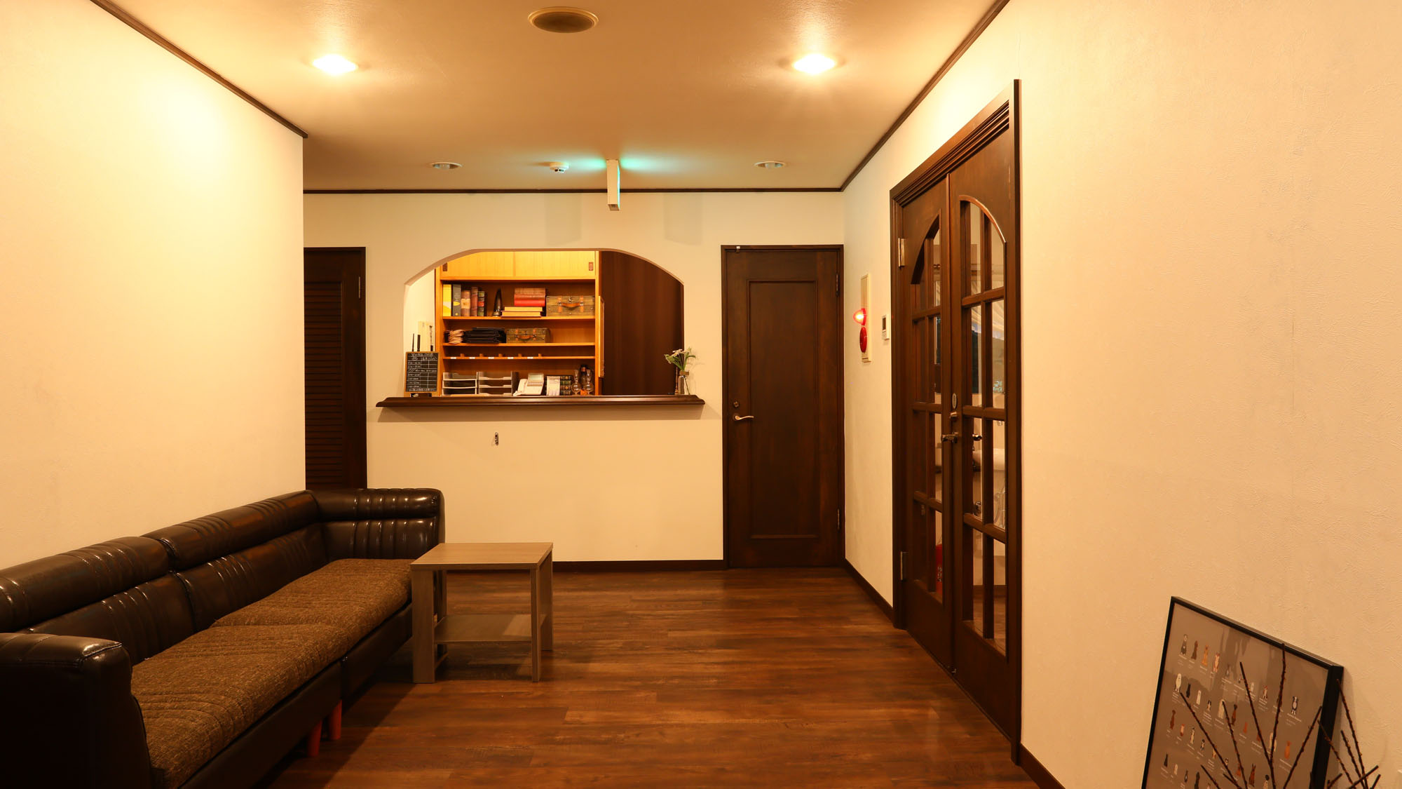 館内◇玄関開けるとロビーとフロントがあります*