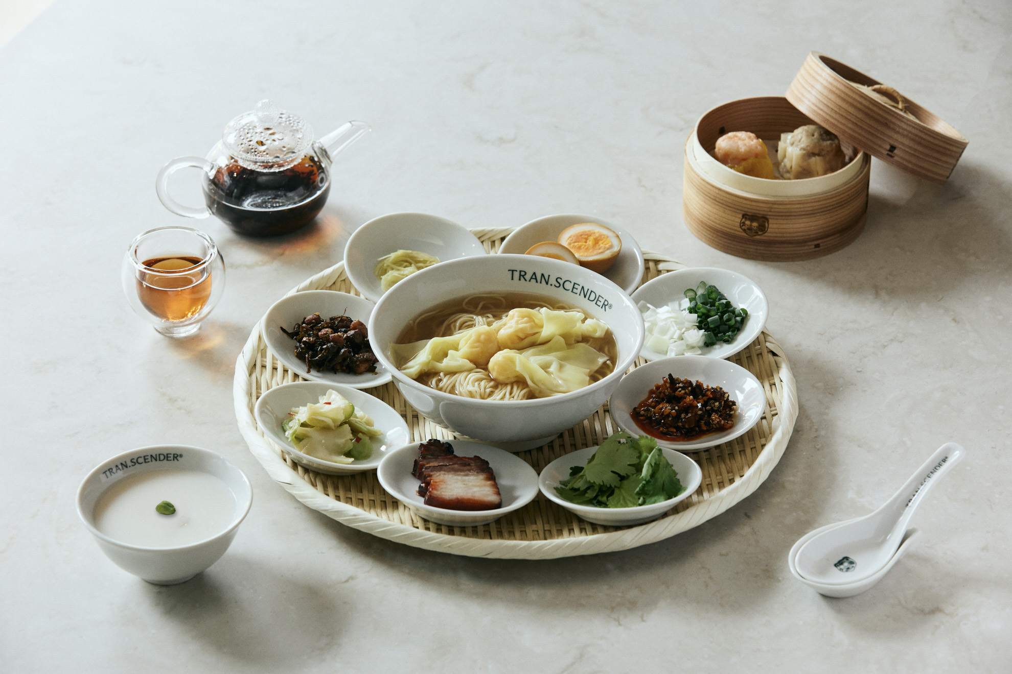 朝食｜海老ワンタン麺／副菜／杏仁豆腐／中国茶  「叉焼春（チャーシューメイ）」考案の特別メニュー