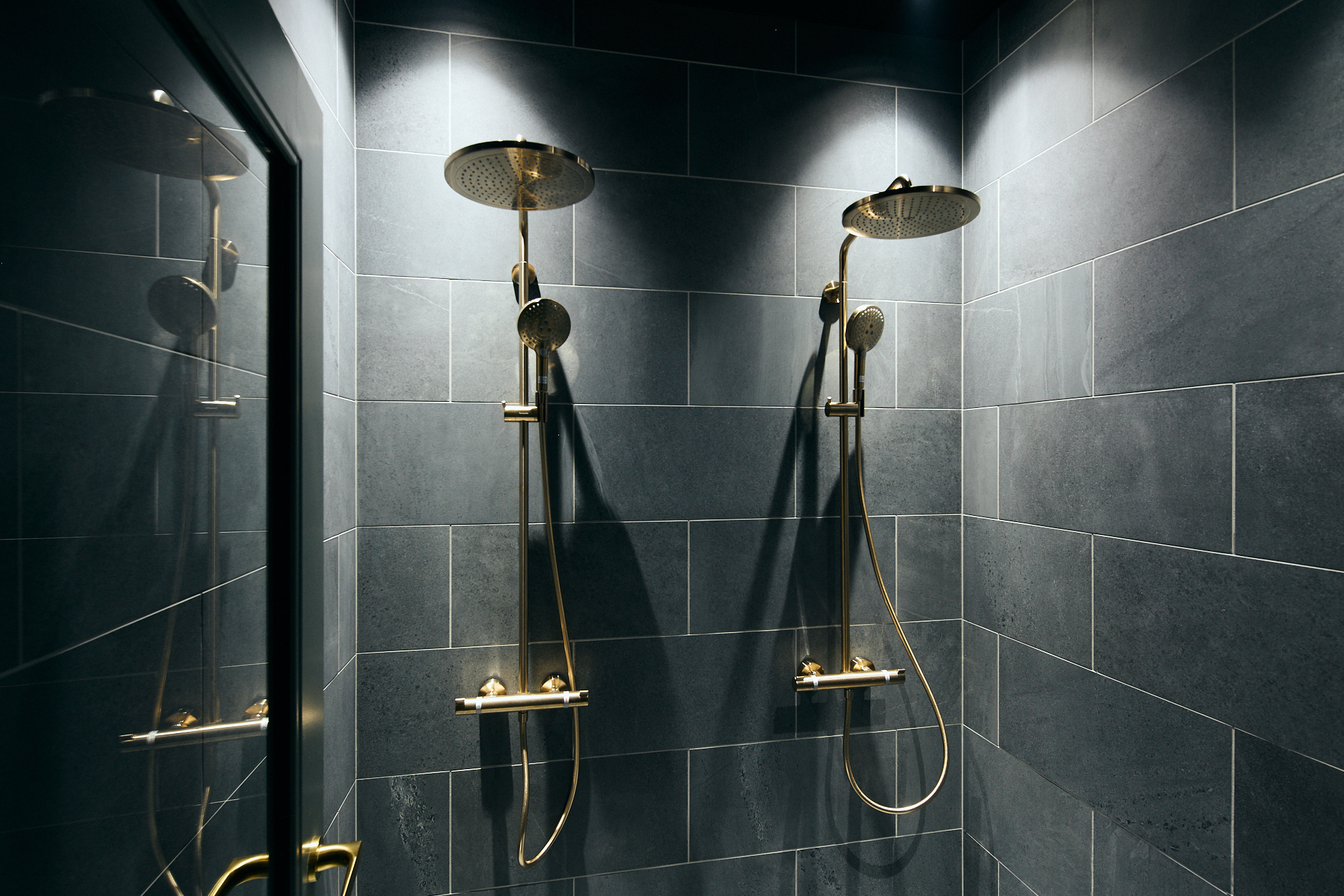 温泉ミストサウナ｜「TOJI SAUNA」シャワールーム