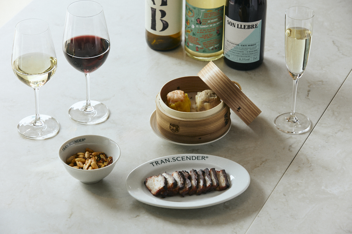 TRAN.SCENDER LOUNGE｜ 叉焼春（チャーシューメイ）考案の本格叉焼／焼売／麻辣ナッツ