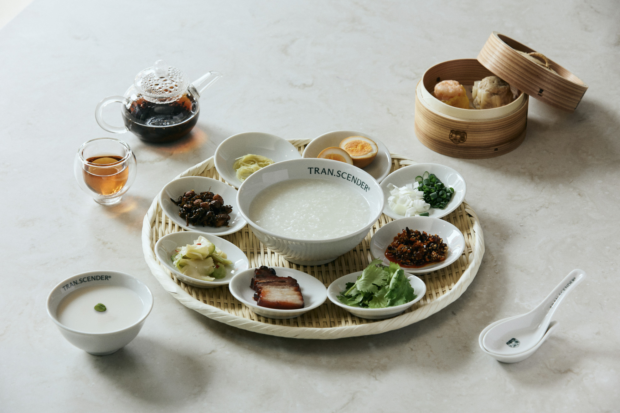 朝食｜特製中華粥／副菜／杏仁豆腐／中国茶  「叉焼春（チャーシューメイ）」考案の特別メニュー