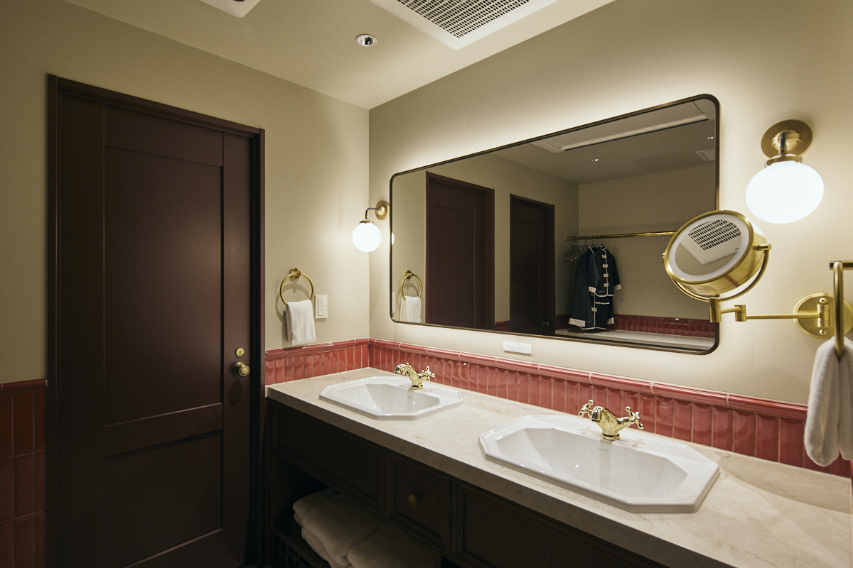 THE HOUSE｜モダンなデザインのダブルシンクが、快適な滞在を演出します（1F）