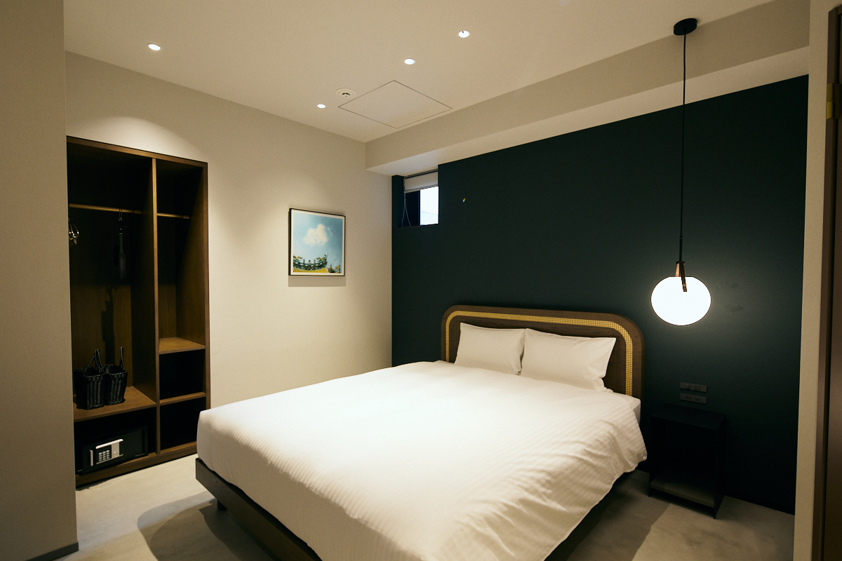 スーペリアダブル｜落ち着いたデザインとクイーンベッドで心地よい滞在を